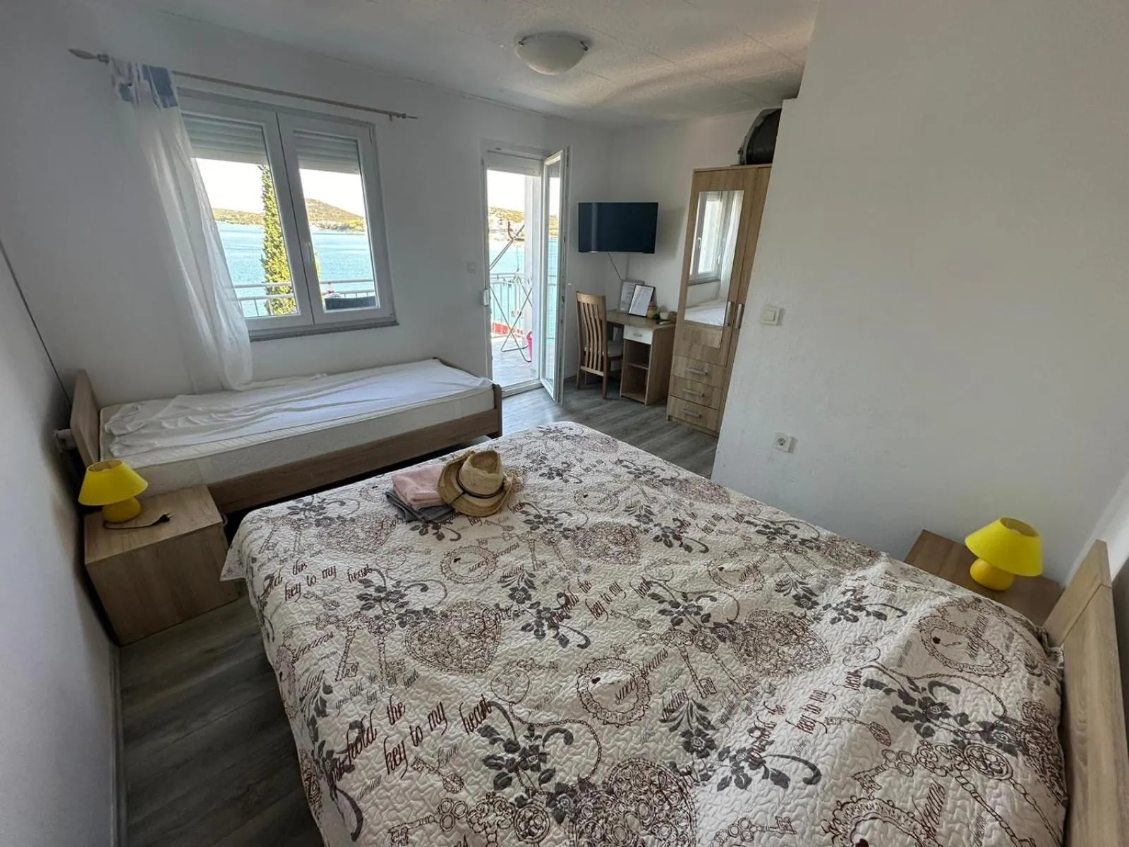 Bed in Apartment MIP