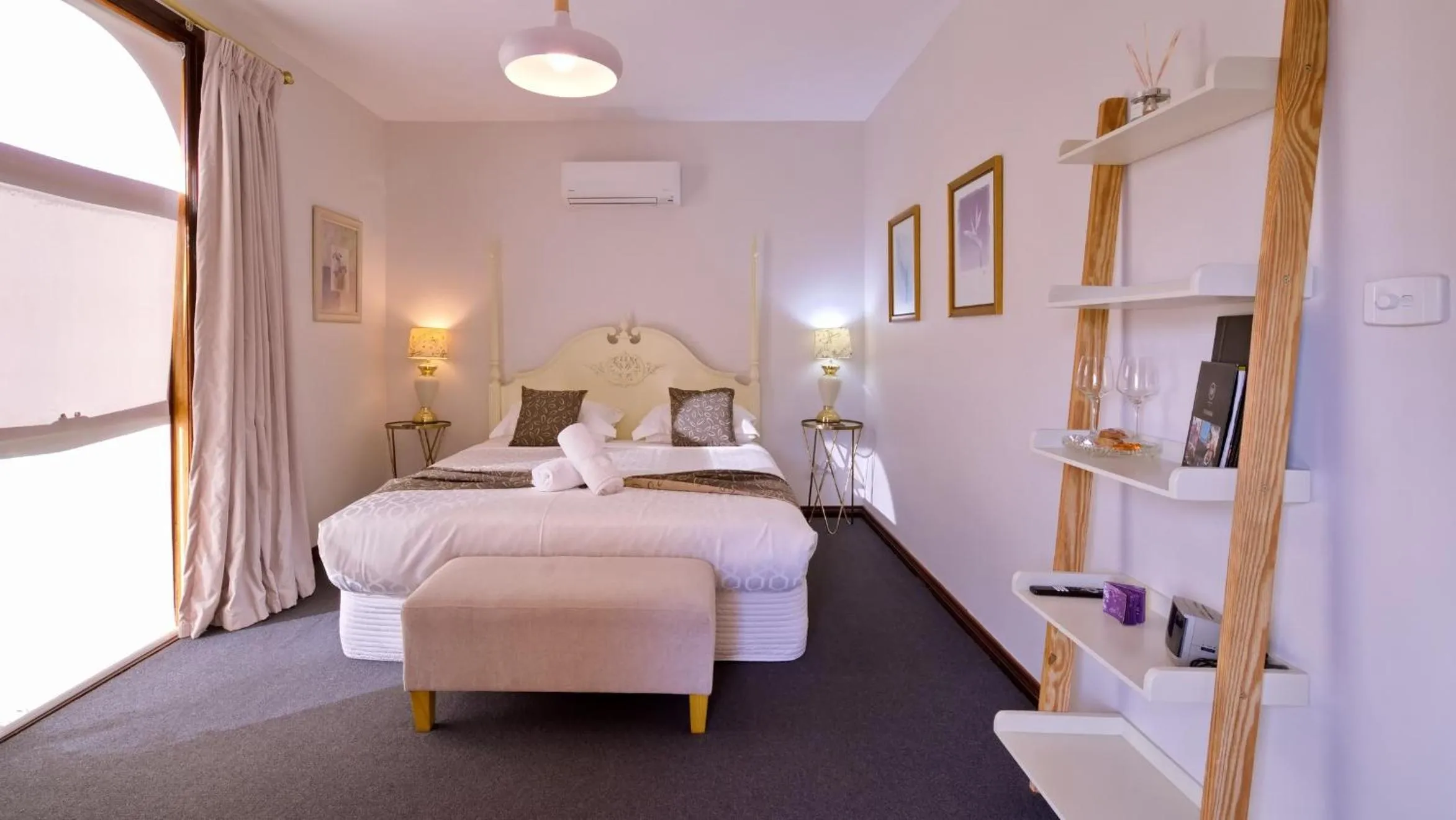 Bed in Tranquilles Bed & Breakfast