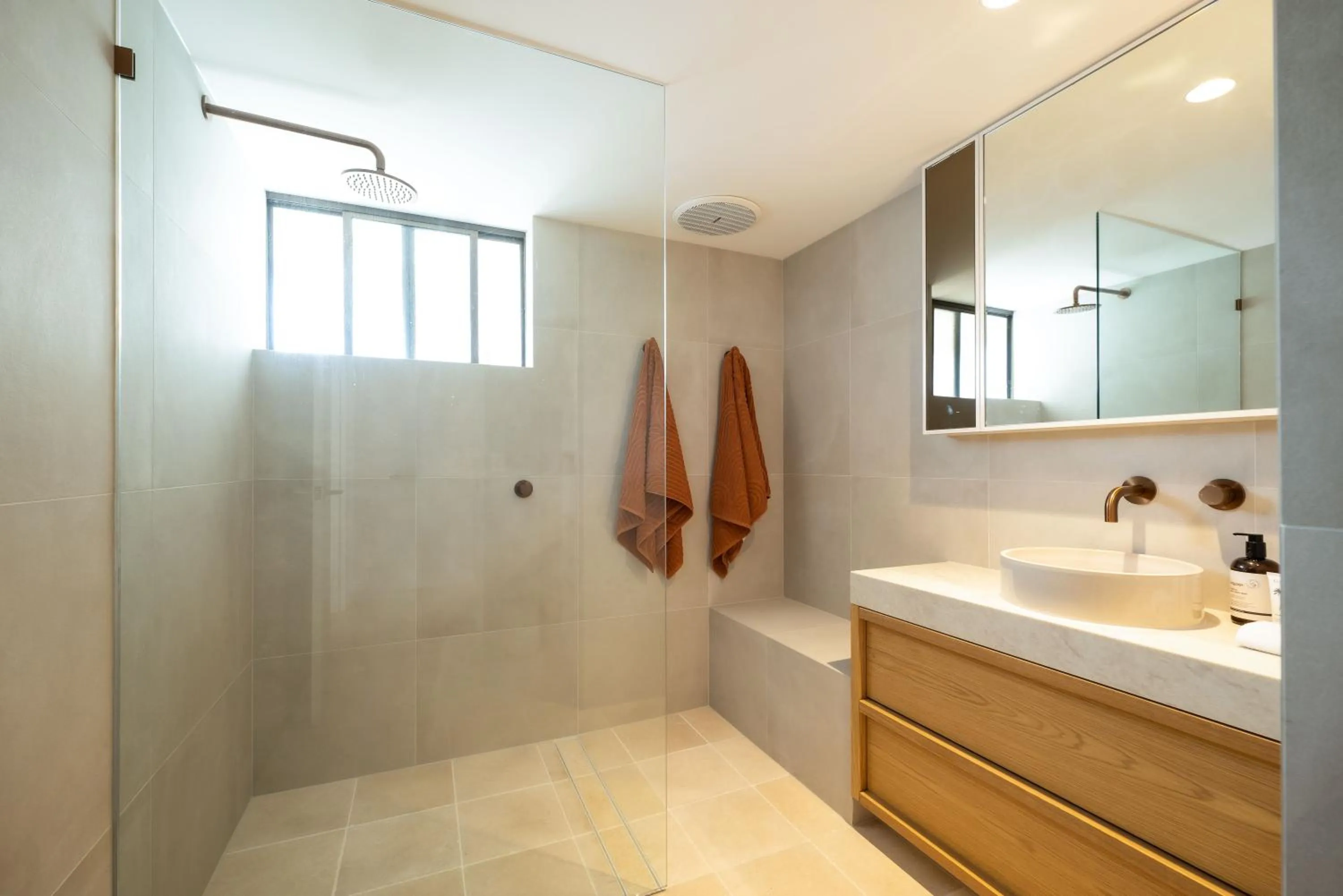 Bathroom in Munna Beach Apartments