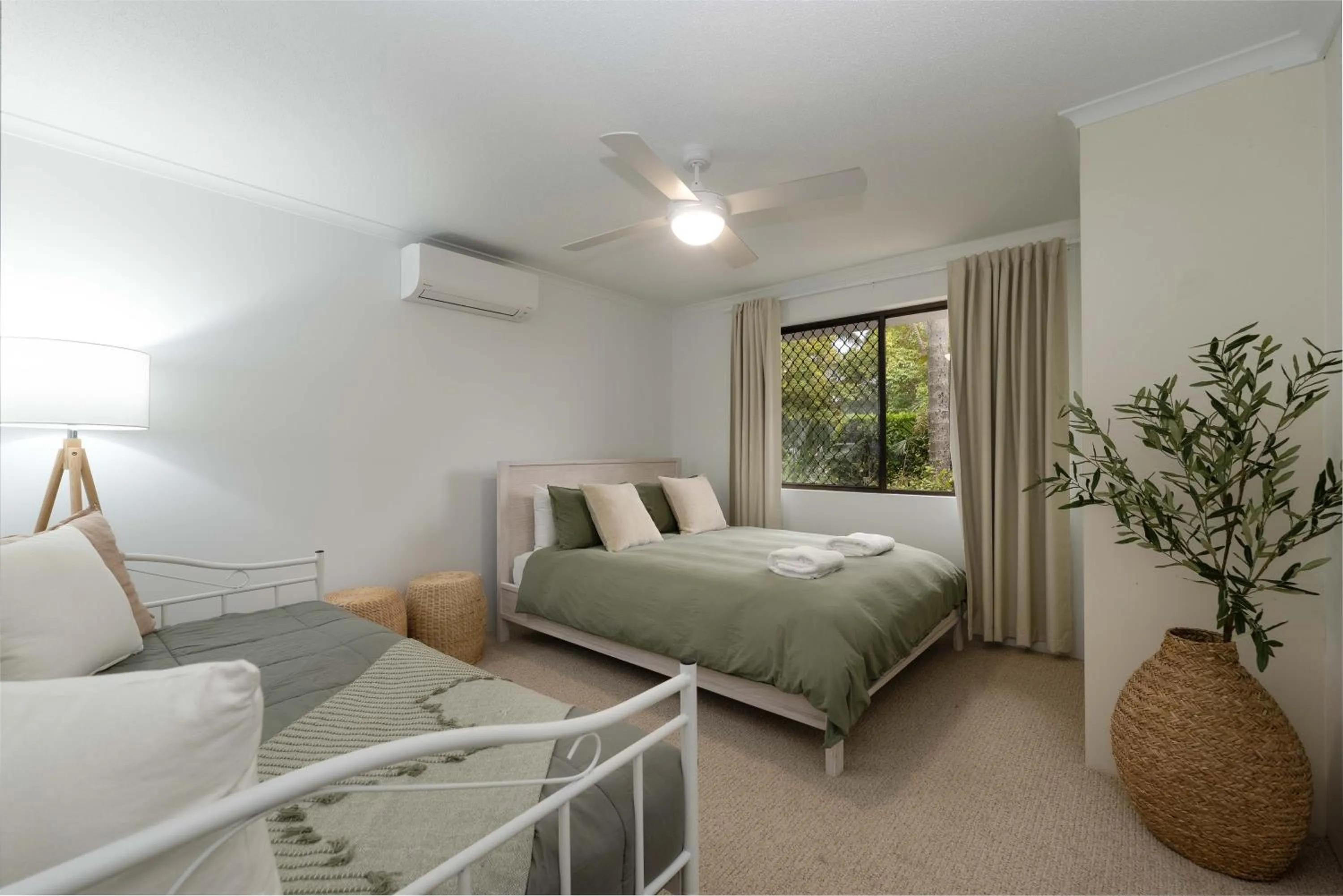 Bedroom, Bed in Munna Beach Apartments