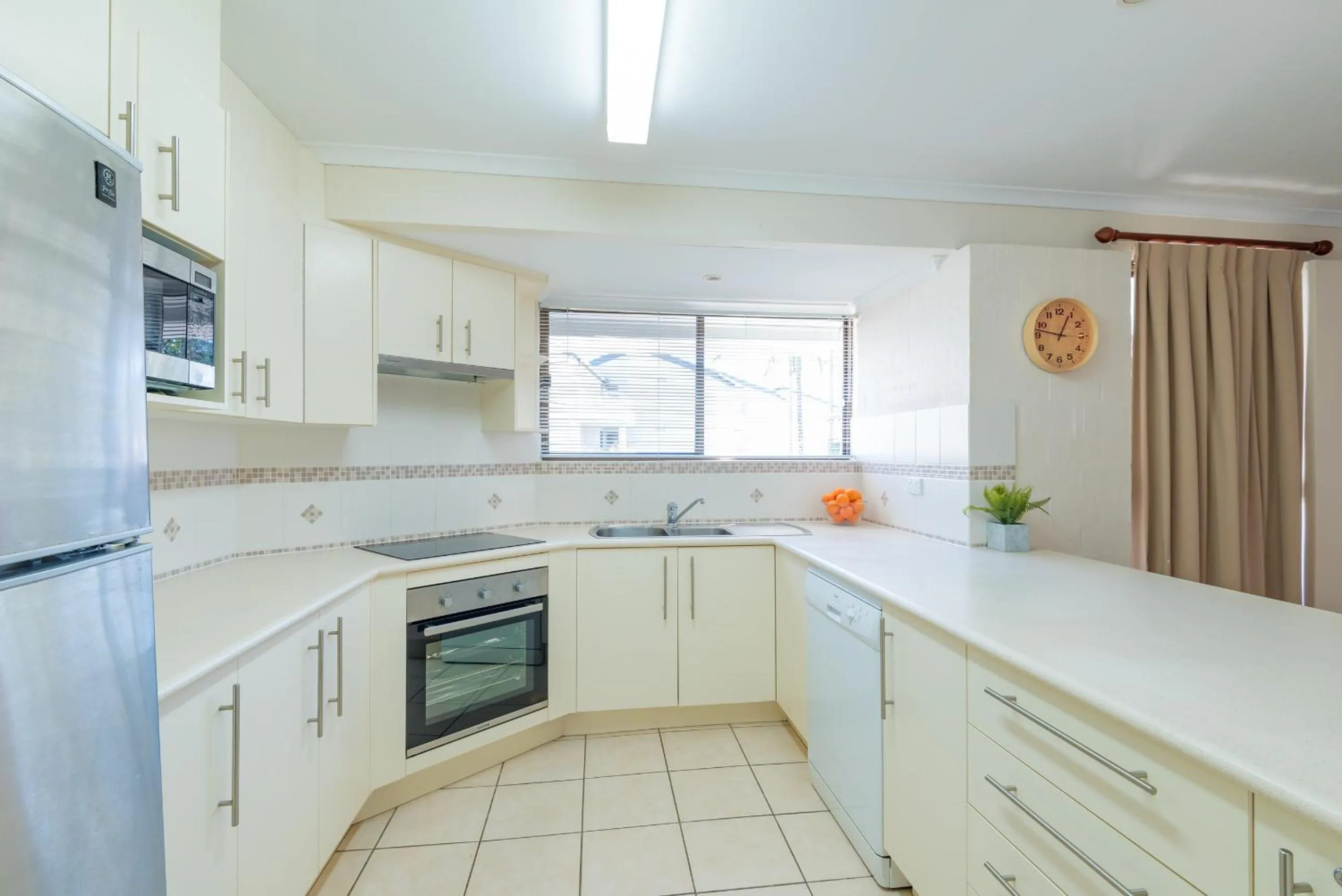 Kitchen or kitchenette in Munna Beach Apartments