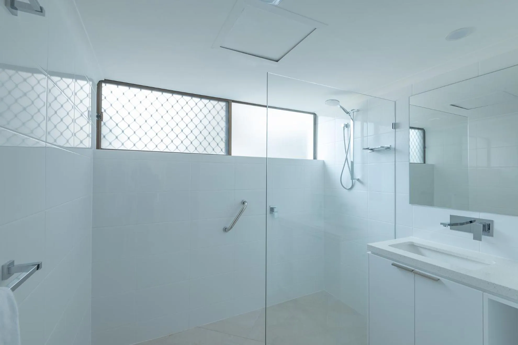 Bathroom in Munna Beach Apartments