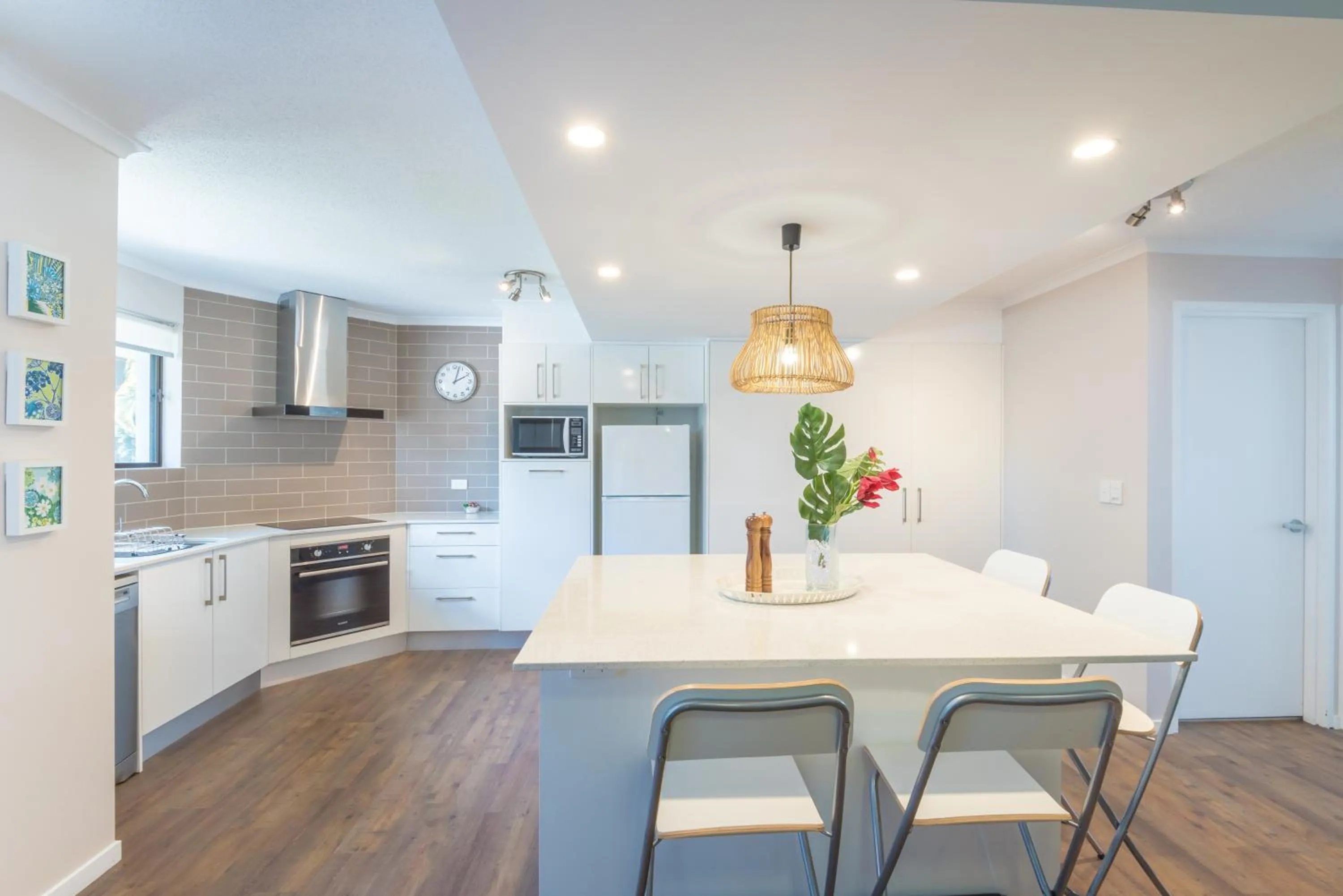 Kitchen or kitchenette in Munna Beach Apartments