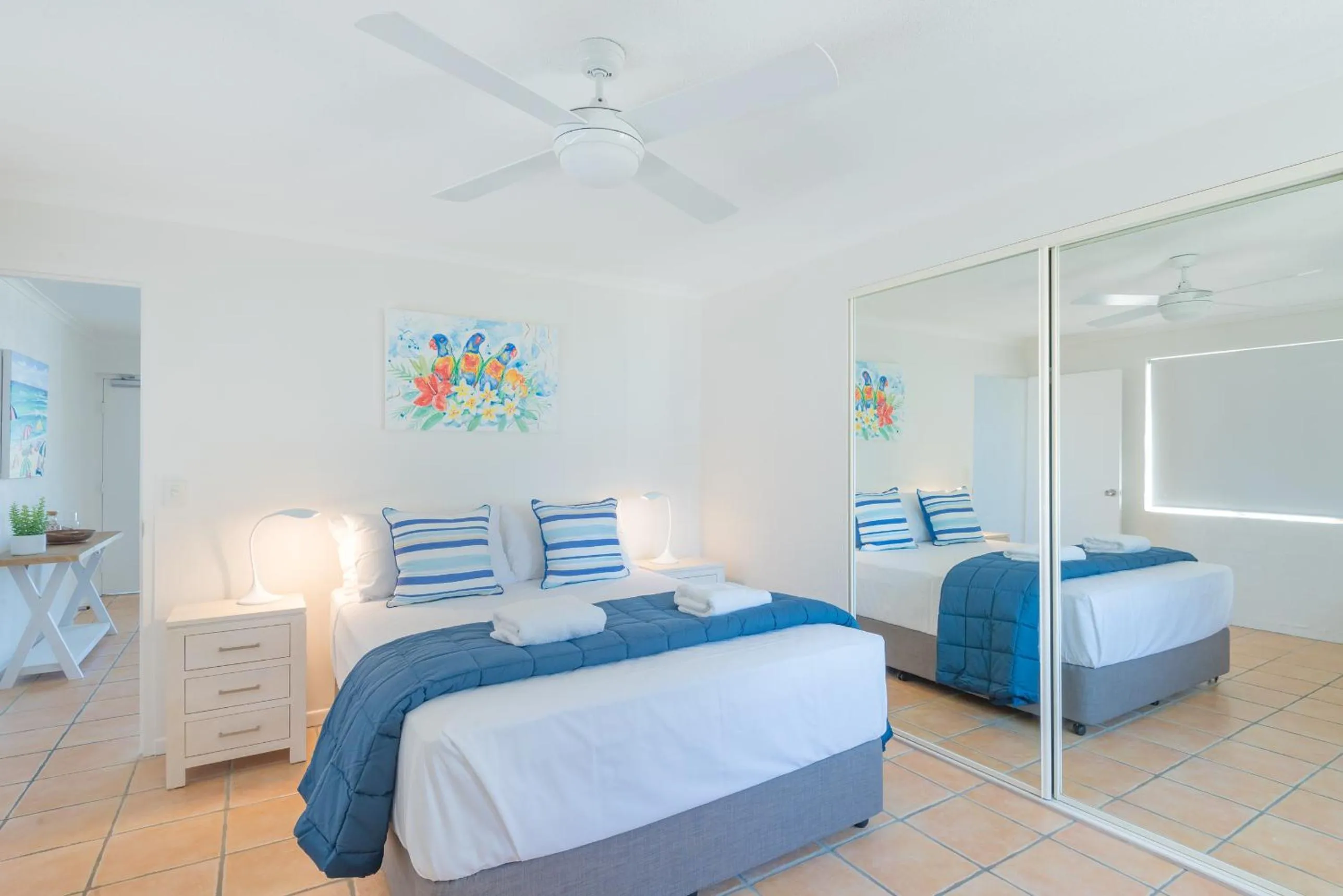 Bathroom, Bed in Munna Beach Apartments