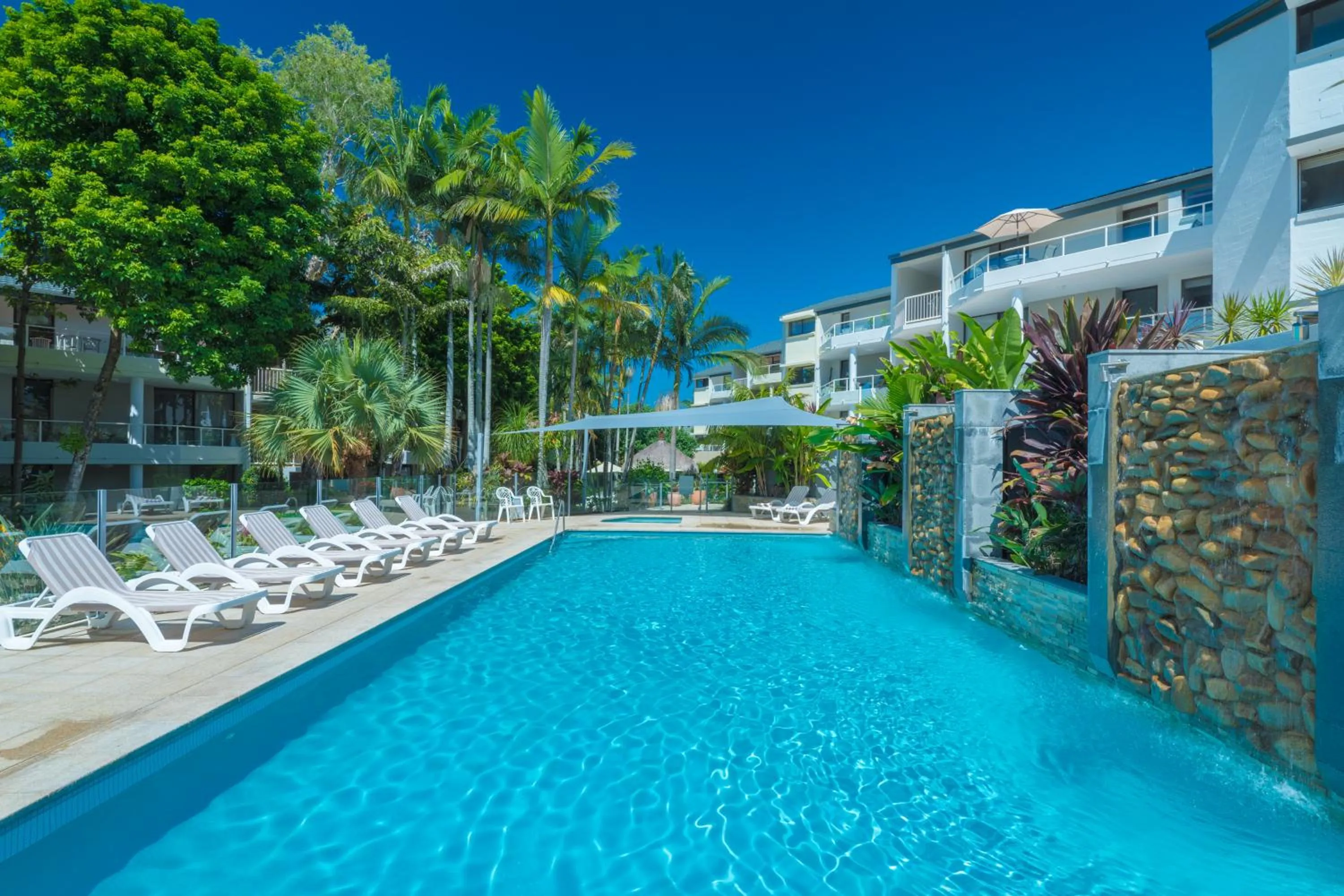 Swimming pool in Munna Beach Apartments
