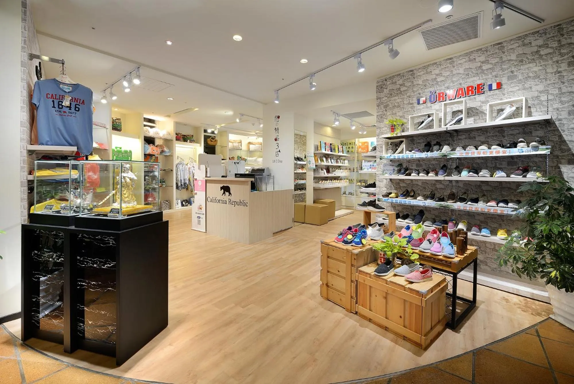 On-site shops in Chateau Beach Resort Kenting