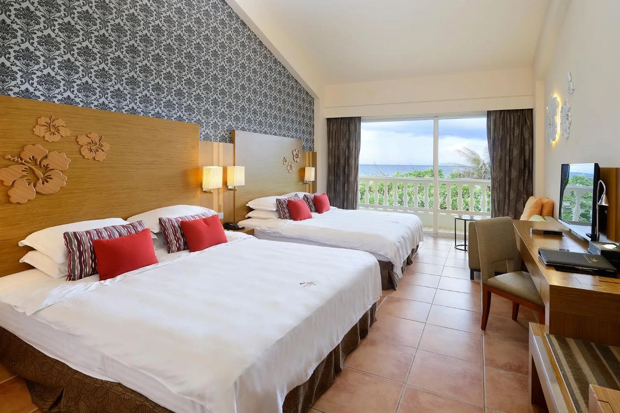 Photo of the whole room, Bed in Chateau Beach Resort Kenting