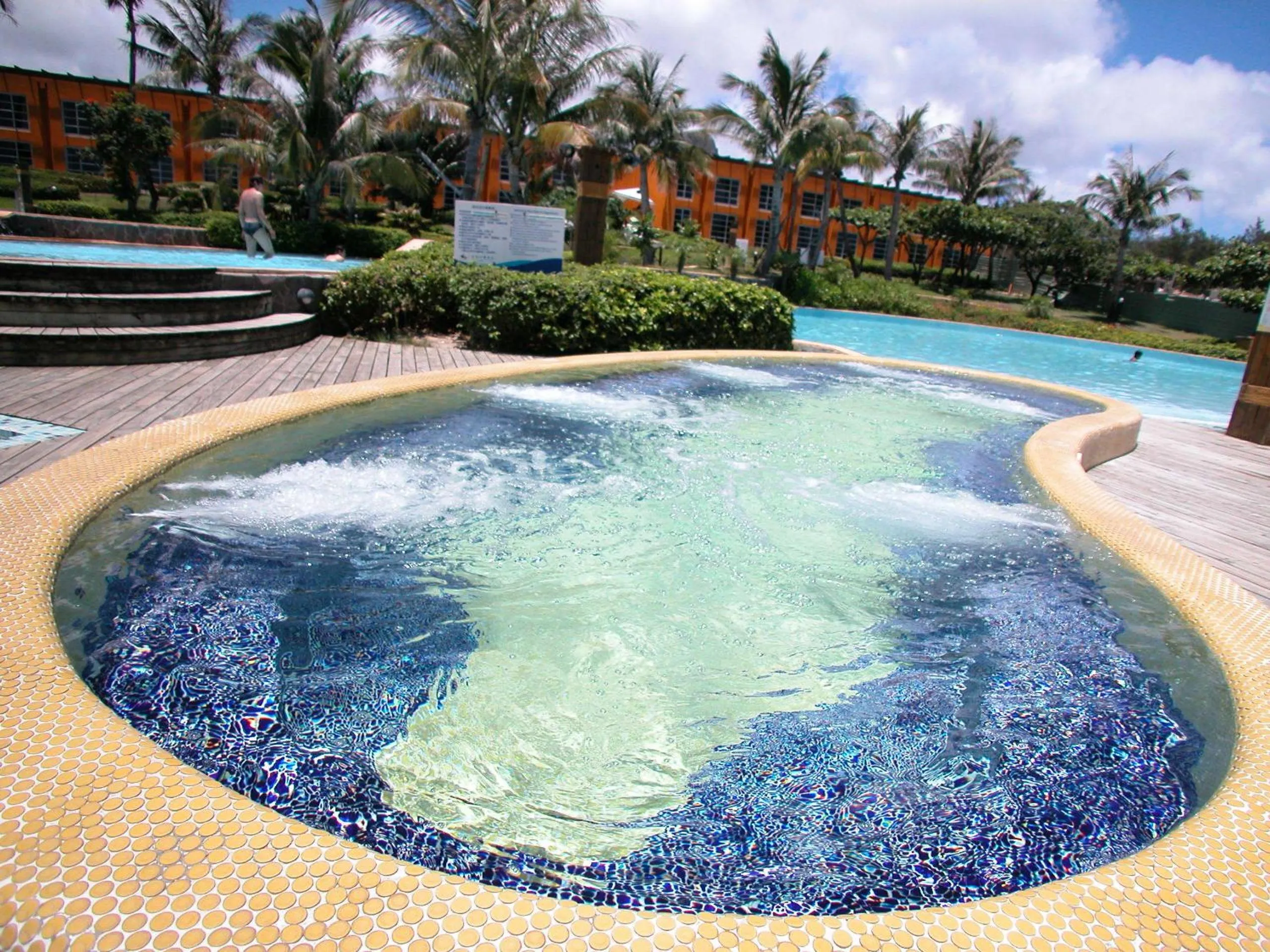 Swimming pool in Chateau Beach Resort Kenting