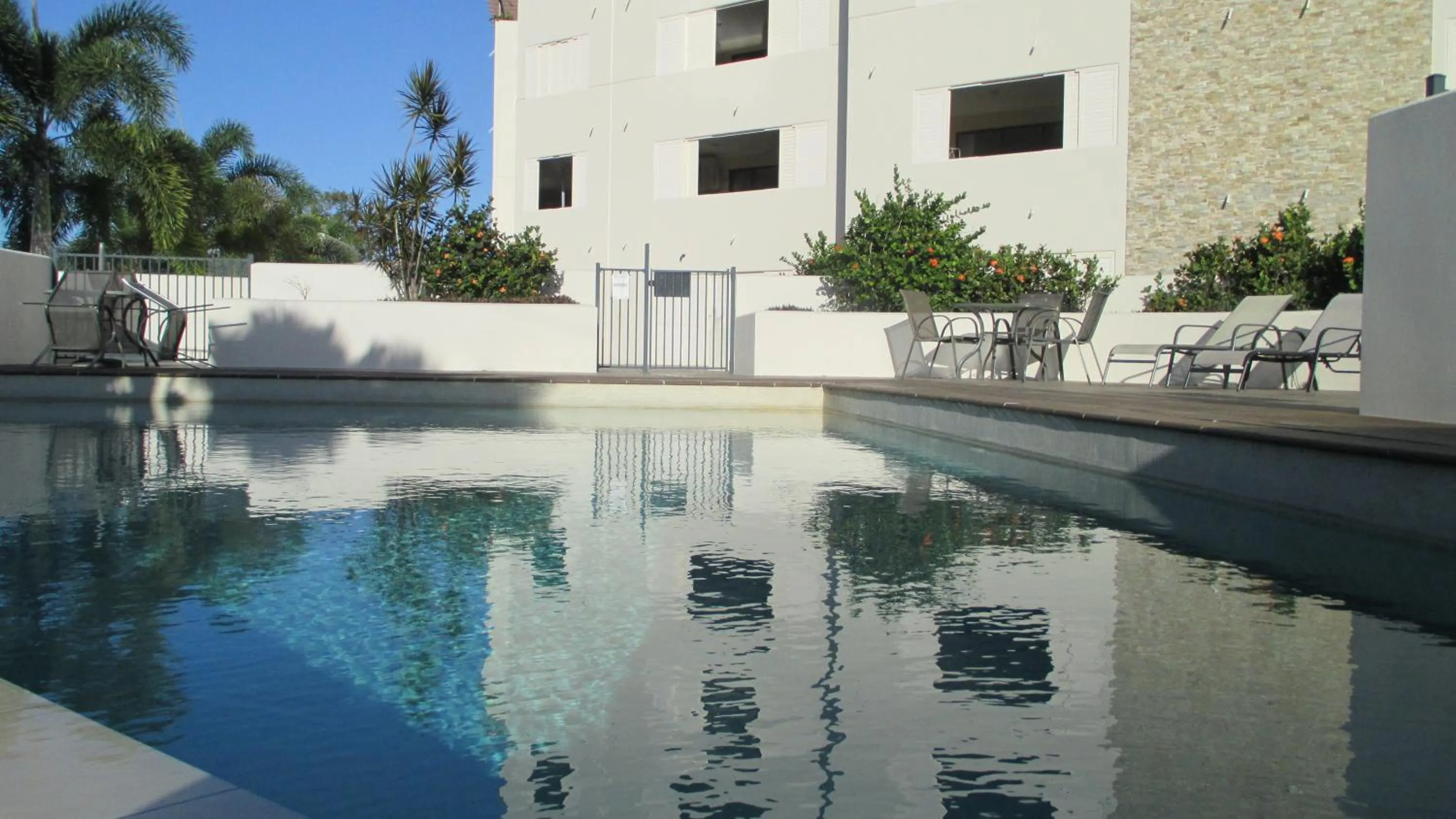 Swimming pool in Edge Apartments Cairns