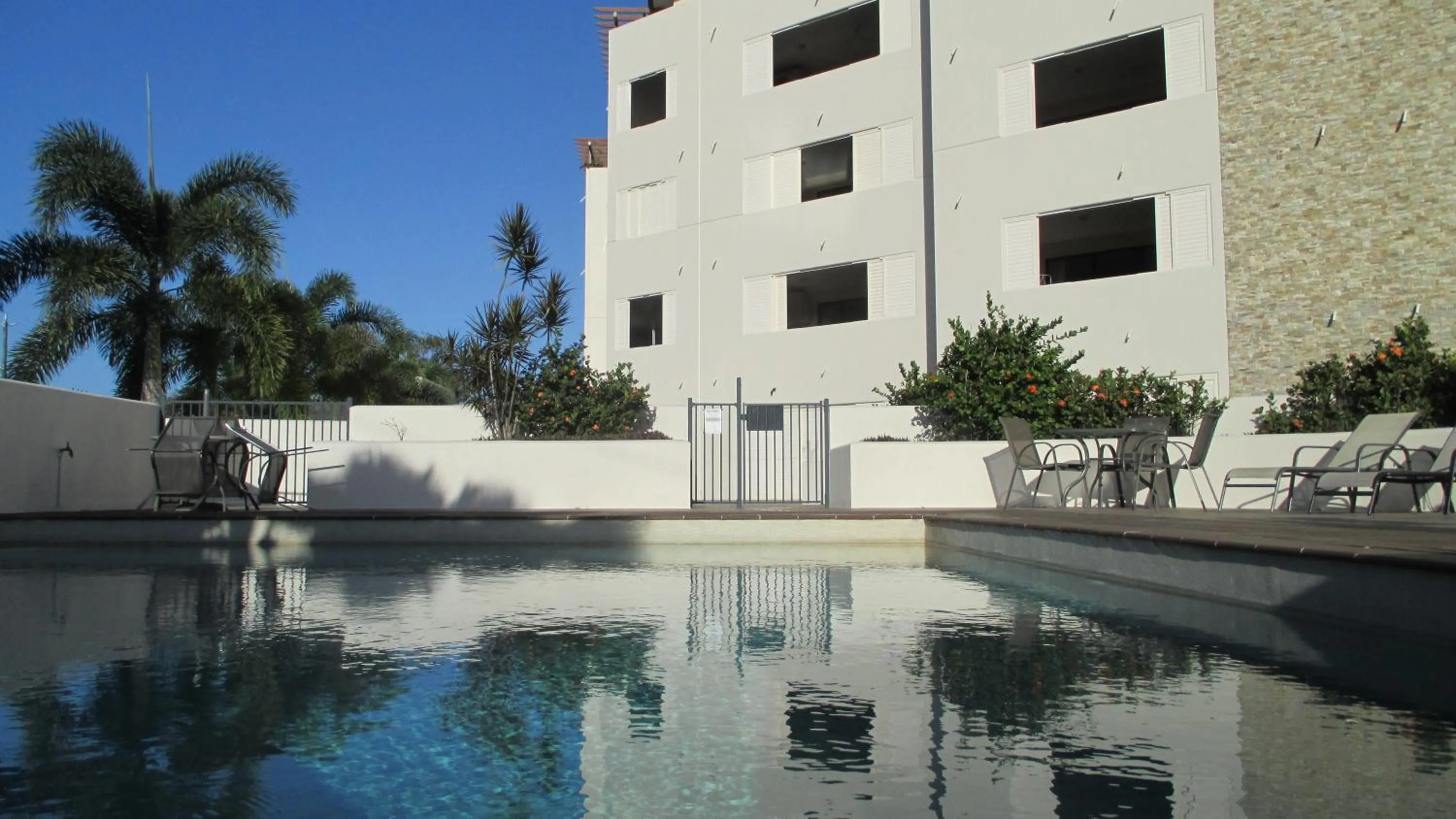 Swimming pool in Edge Apartments Cairns