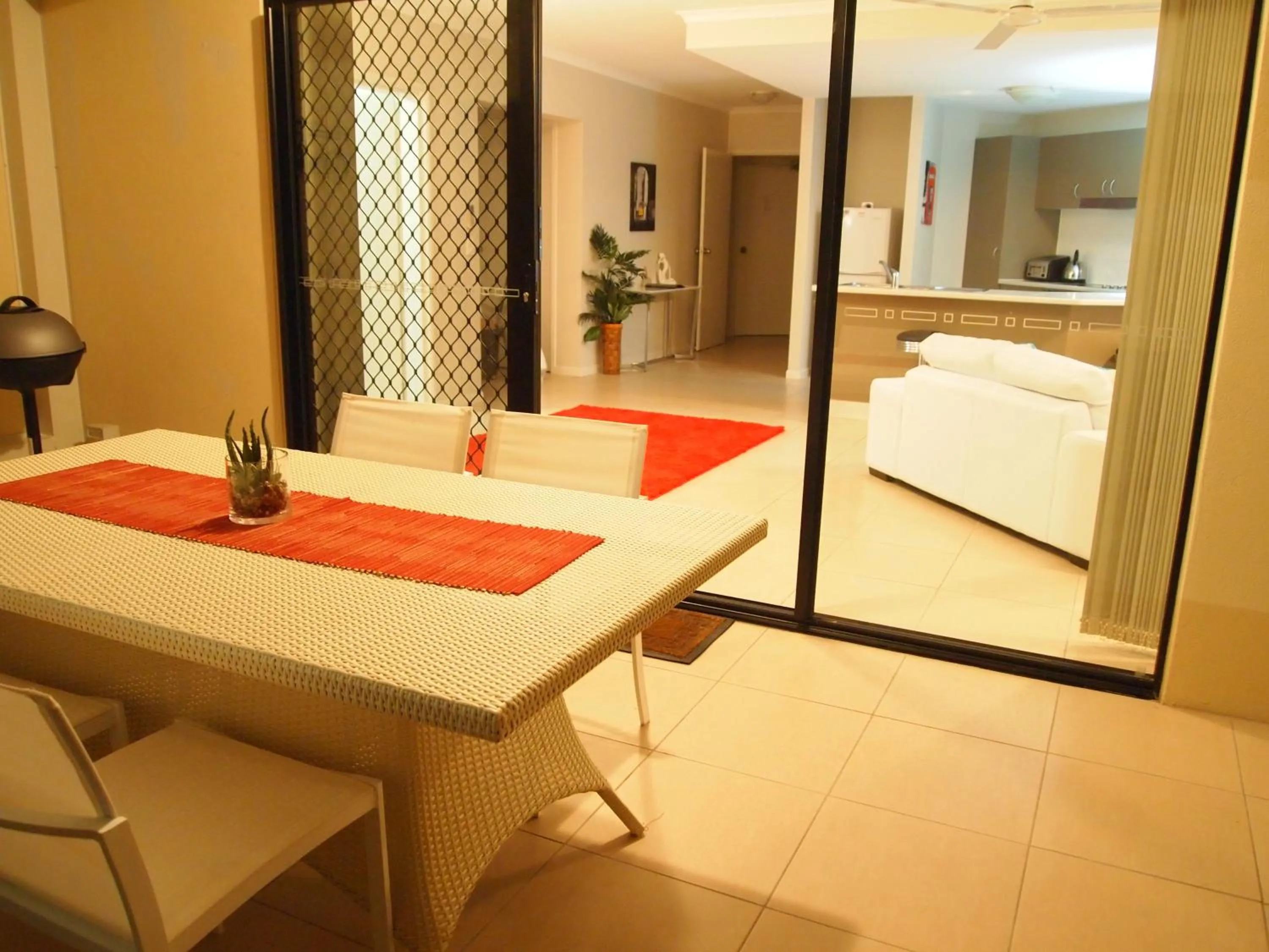 Balcony/Terrace, Bed in Edge Apartments Cairns