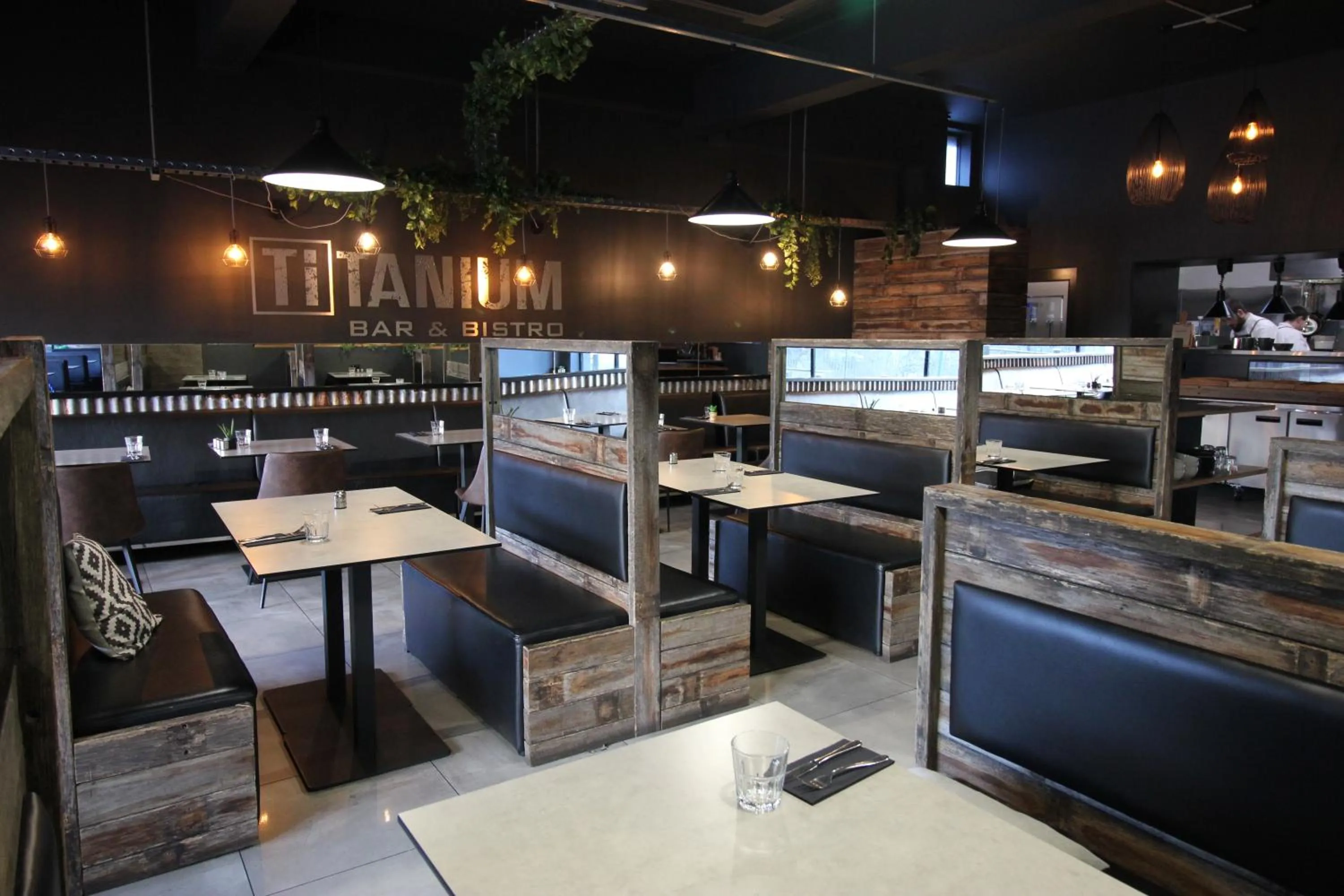 Restaurant/places to eat in Hotel Launceston