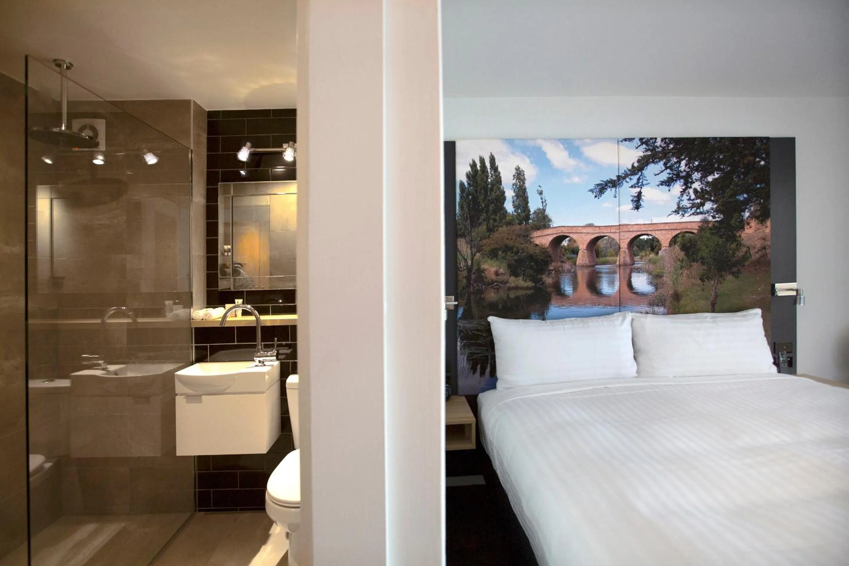 Bathroom in Hotel Launceston