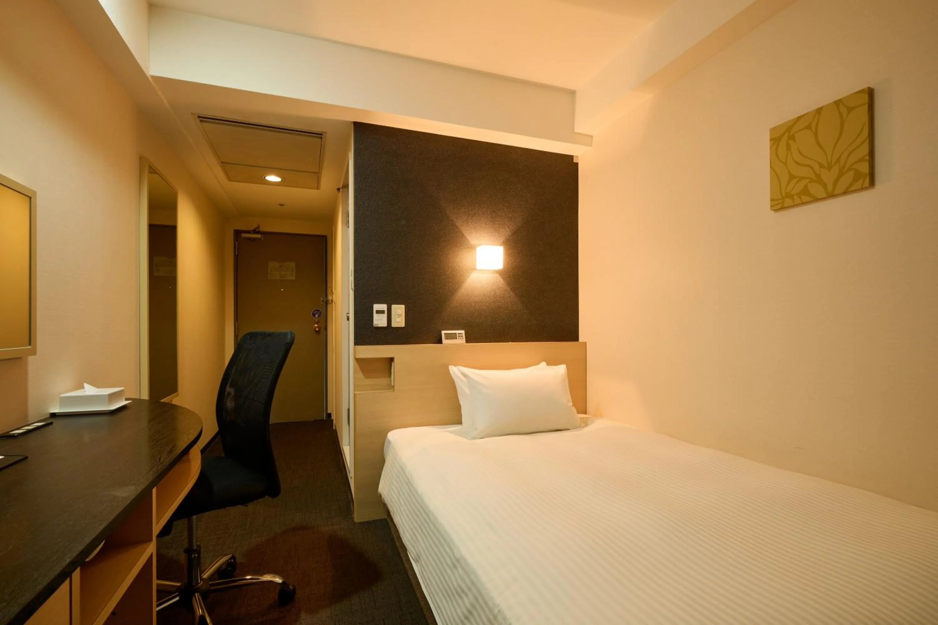 Photo of the whole room, Bed in Smile Hotel Kyoto Shijo