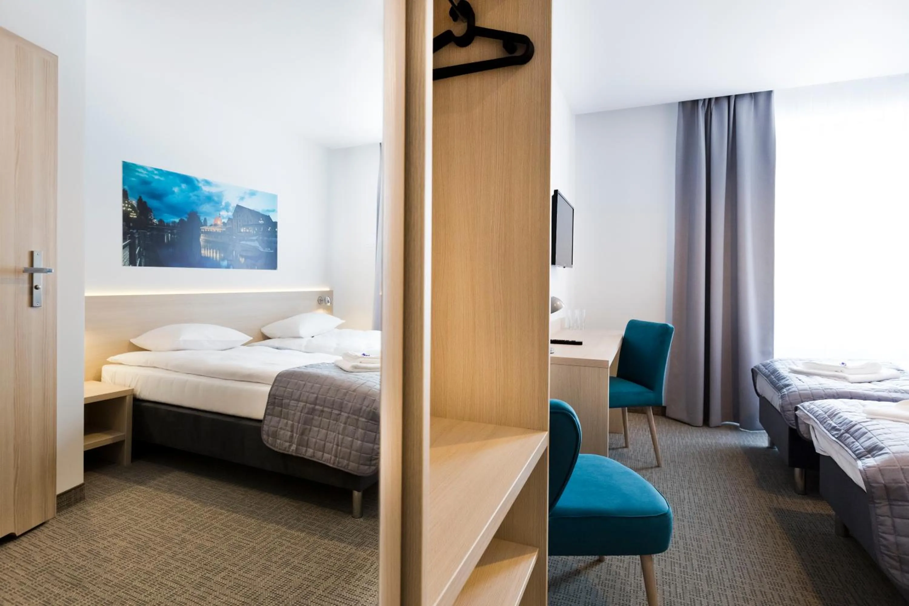 Bathroom, Bed in Hotel Silver