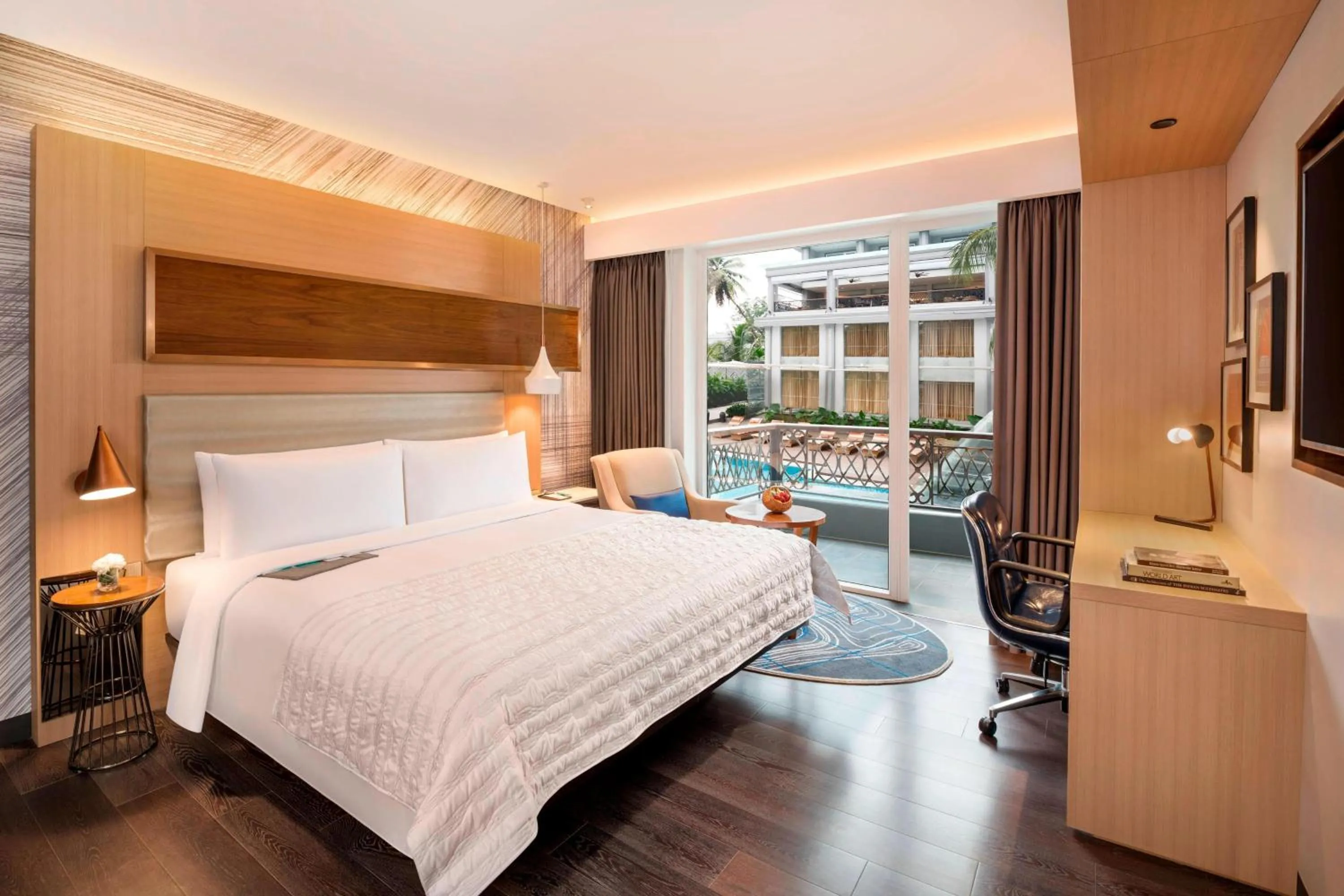 Bedroom, Bed in Le Meridien Goa, Calangute