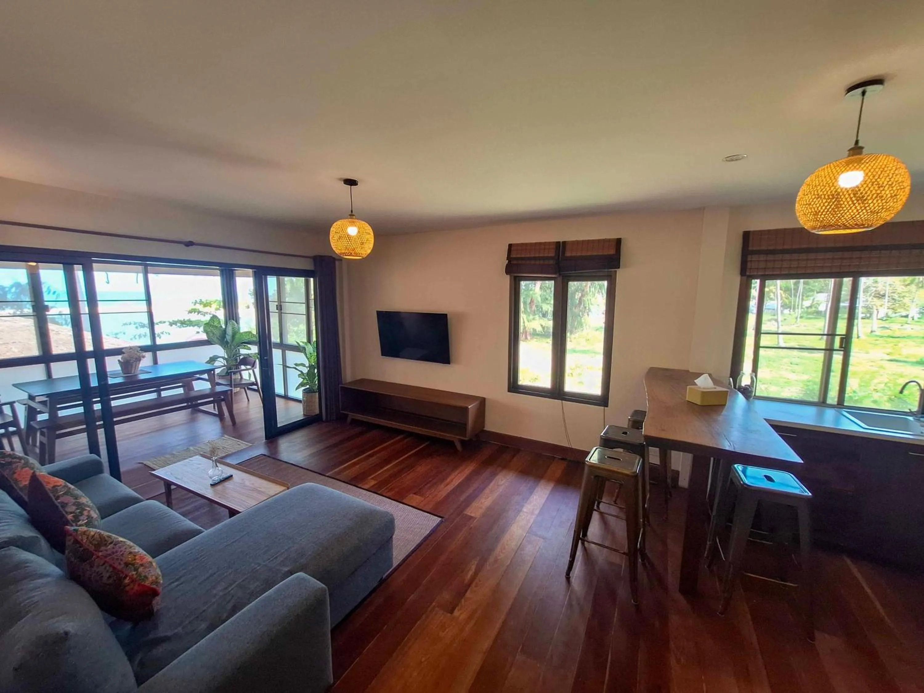 TV and multimedia in Baan Manali Resort