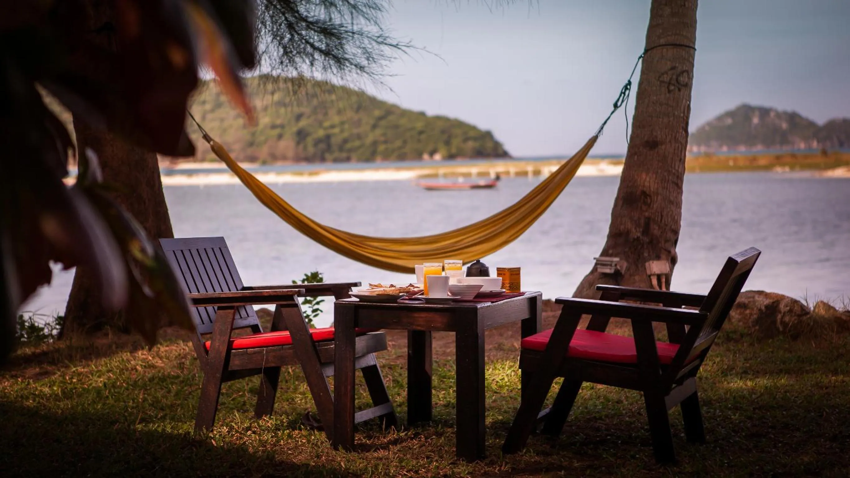 Restaurant/places to eat in Baan Manali Resort