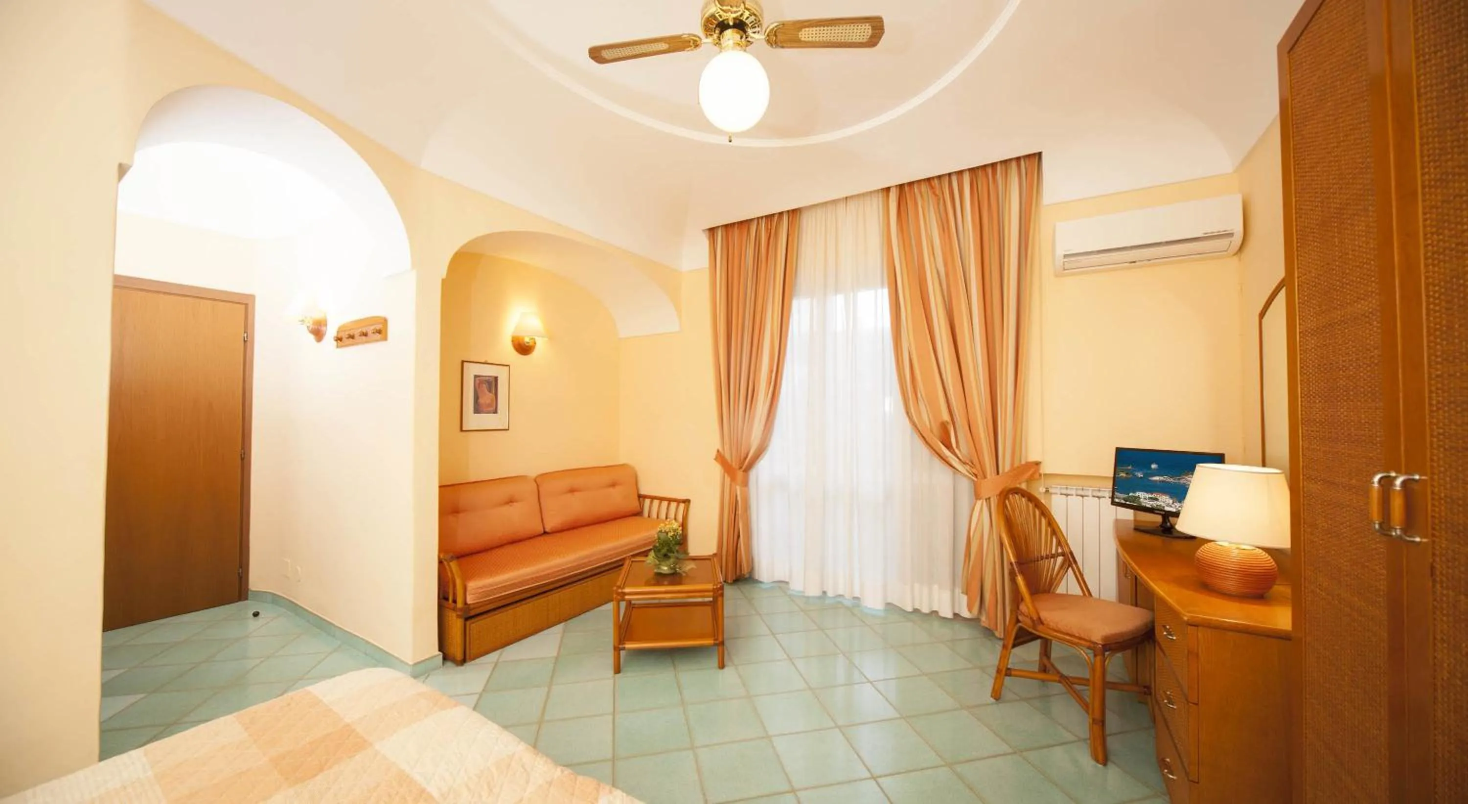 Bedroom, Bed in Hotel Ambasciatori