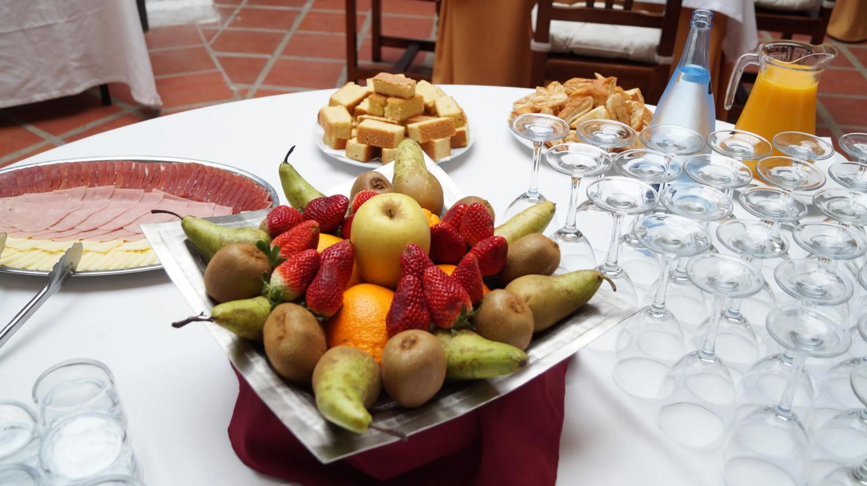 Food and drinks in Caserio de Iznájar