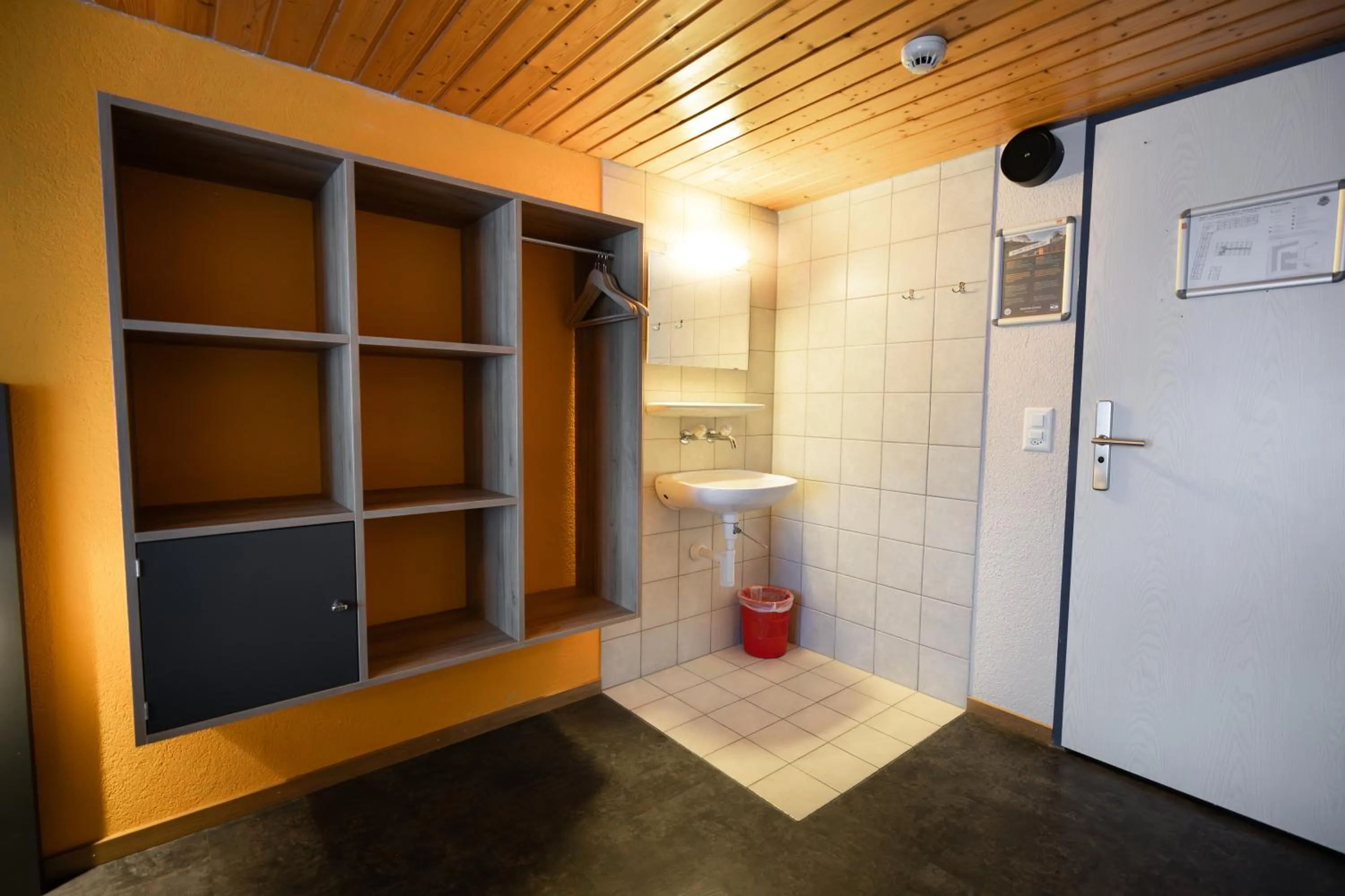 Photo of the whole room in Eiger Lodge Easy