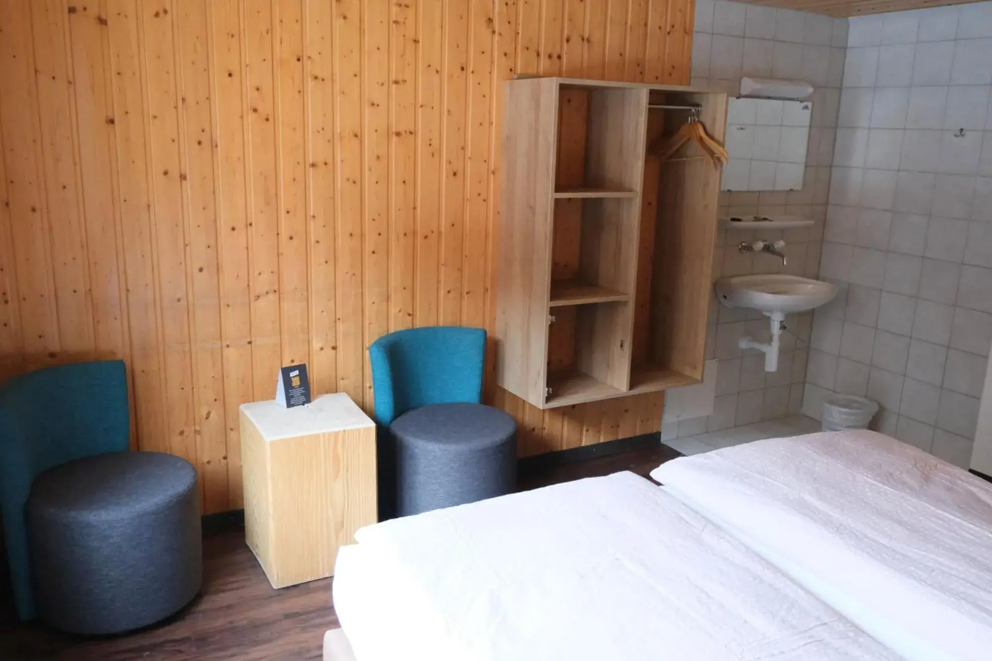 Double Room with Shared Bathroom in Eiger Lodge Easy Double Room with Shared Bathroom in Eiger Lodge Easy