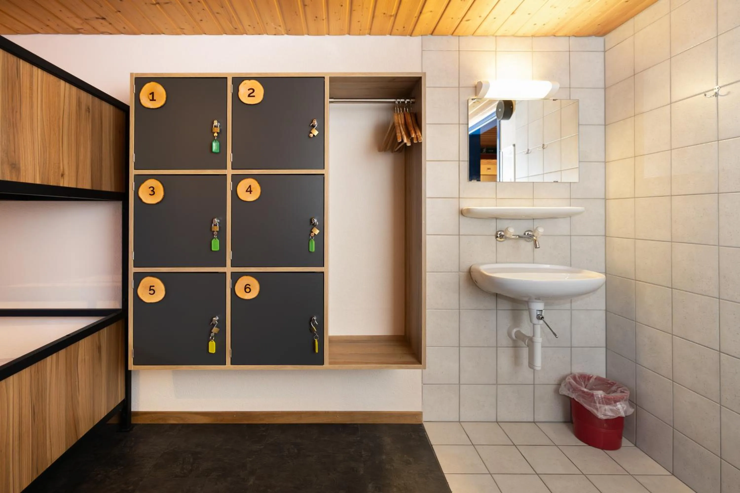 Photo of the whole room in Eiger Lodge Easy