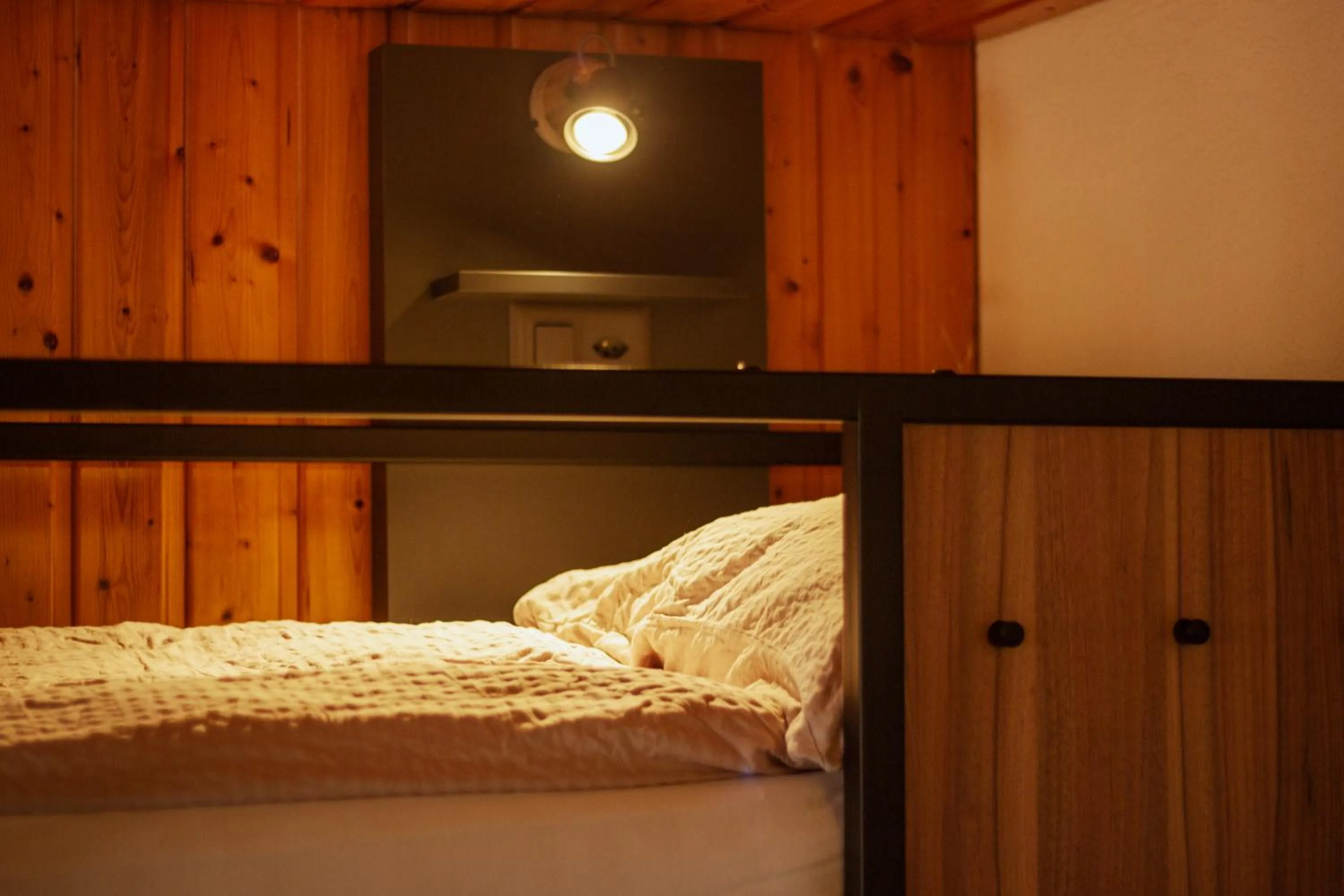 Bedroom, Bed in Eiger Lodge Easy