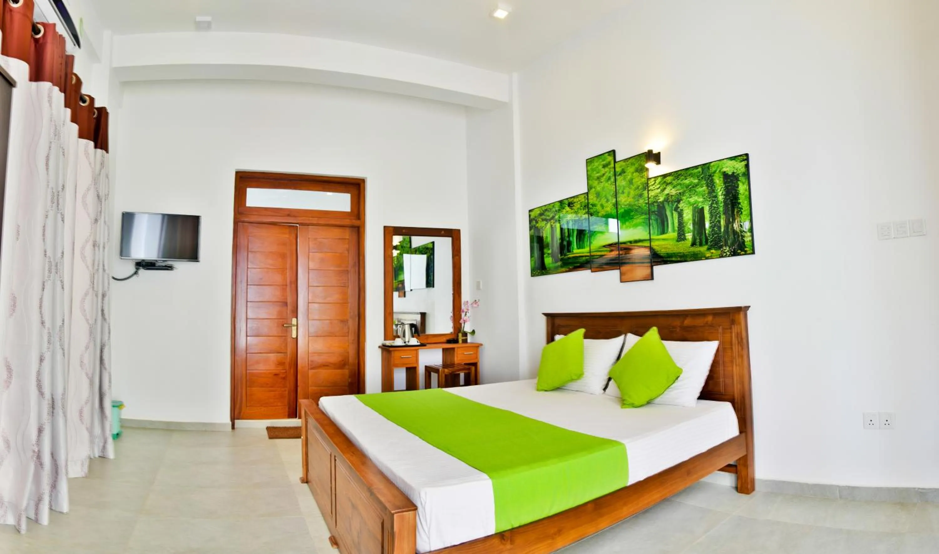 Bedroom, Bed in Rominrich