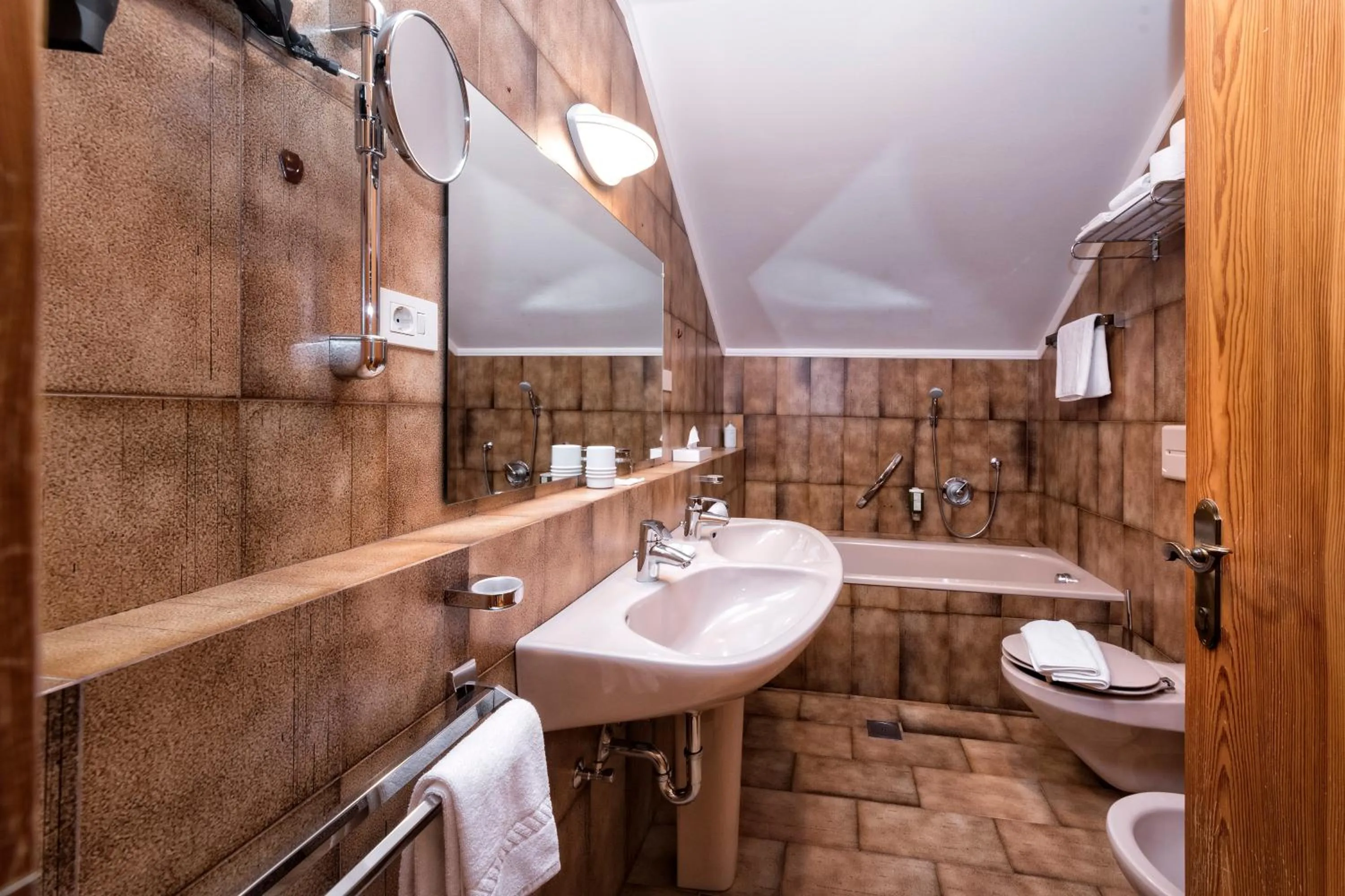 Bathroom in Residence Tolderhof - OlangCard included