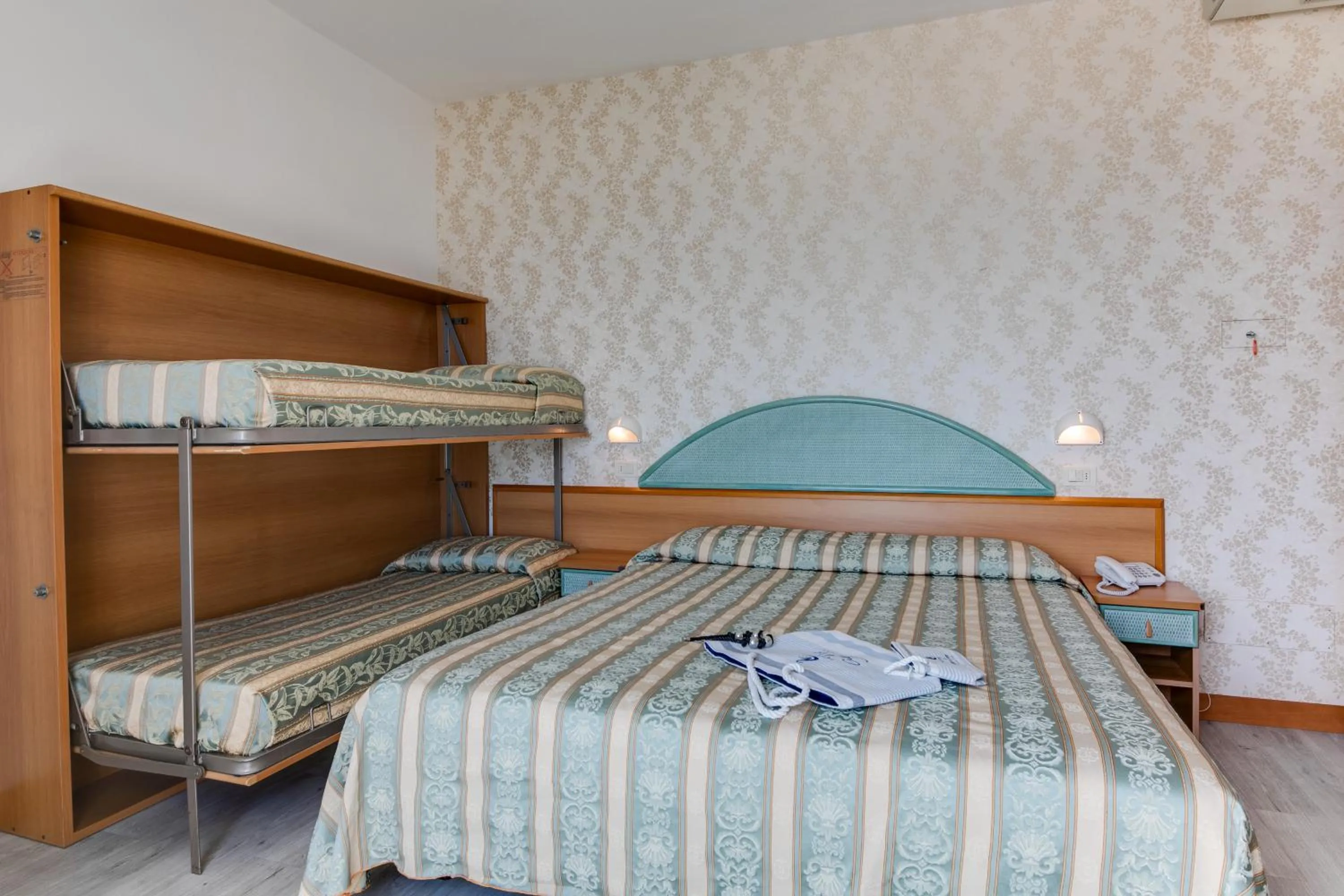 Photo of the whole room, Bed in Hotel Cigno D'Oro