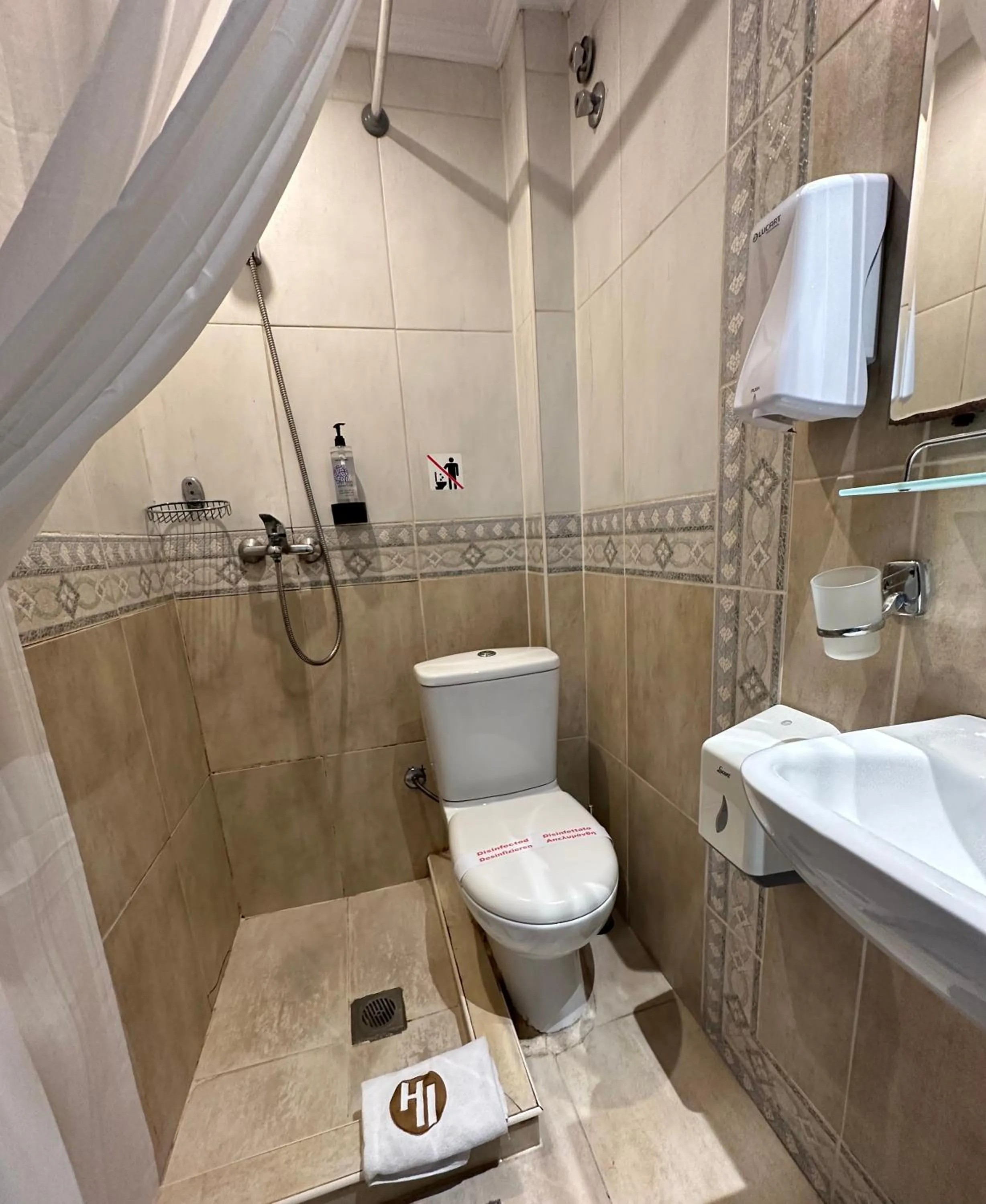 Shower in Hotel Ilisia