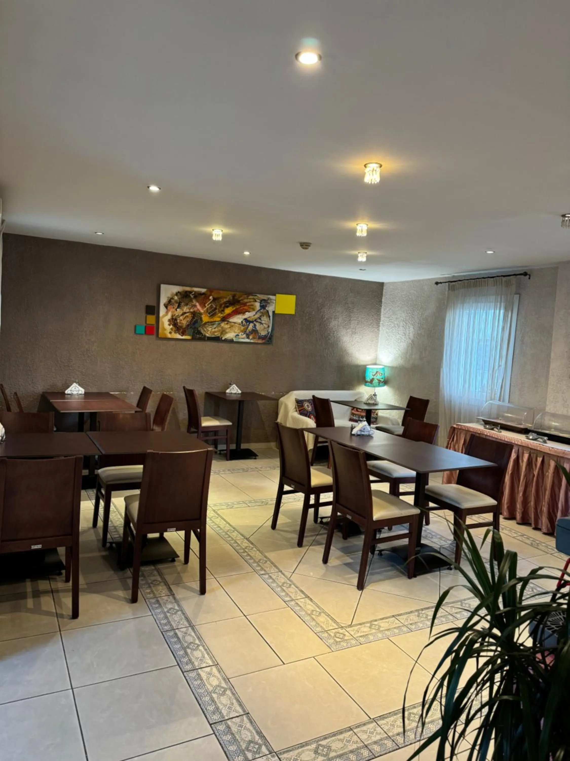 Restaurant/places to eat in Hotel Ilisia