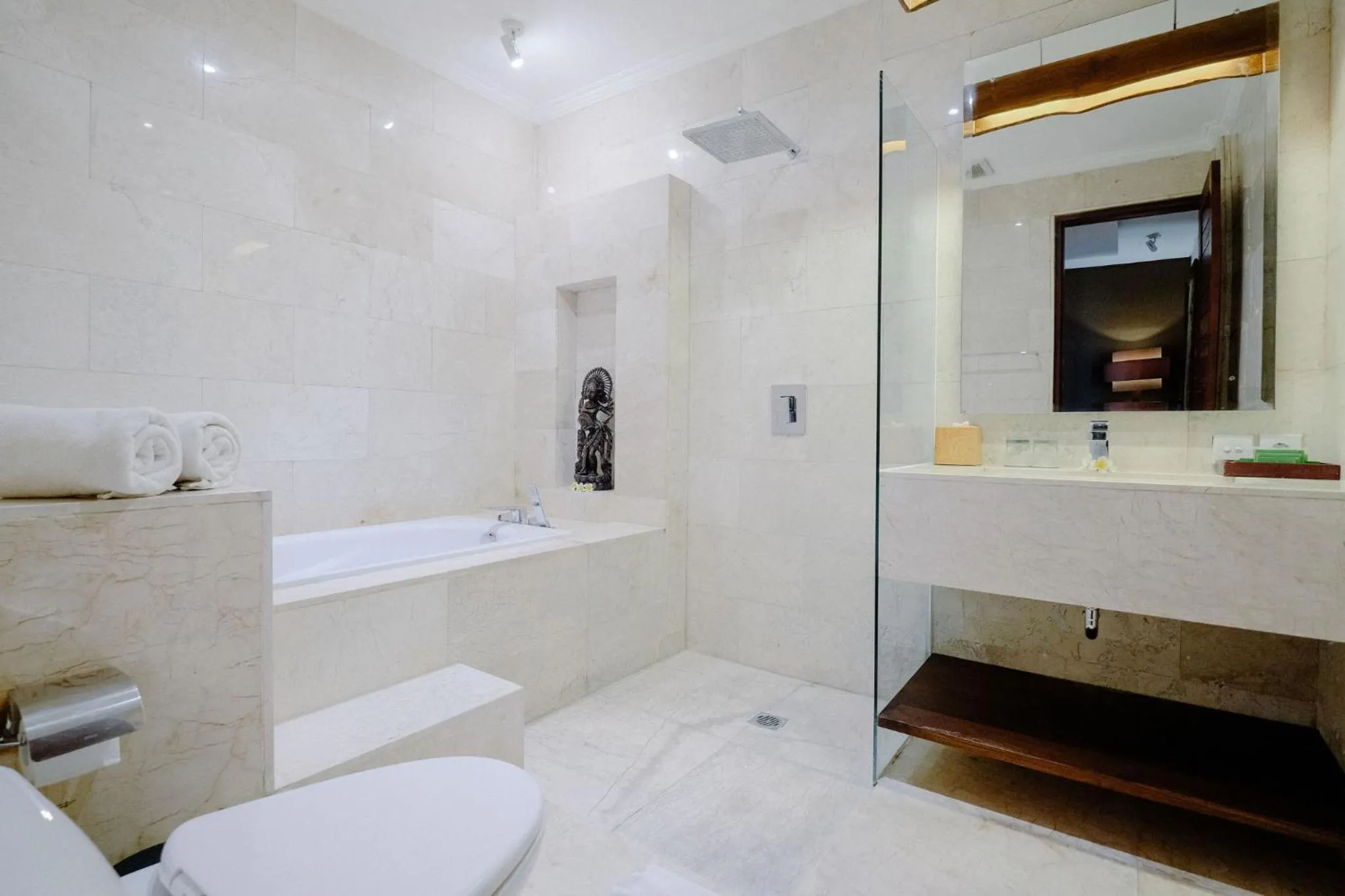 Bathroom in djabu Seminyak Hotel