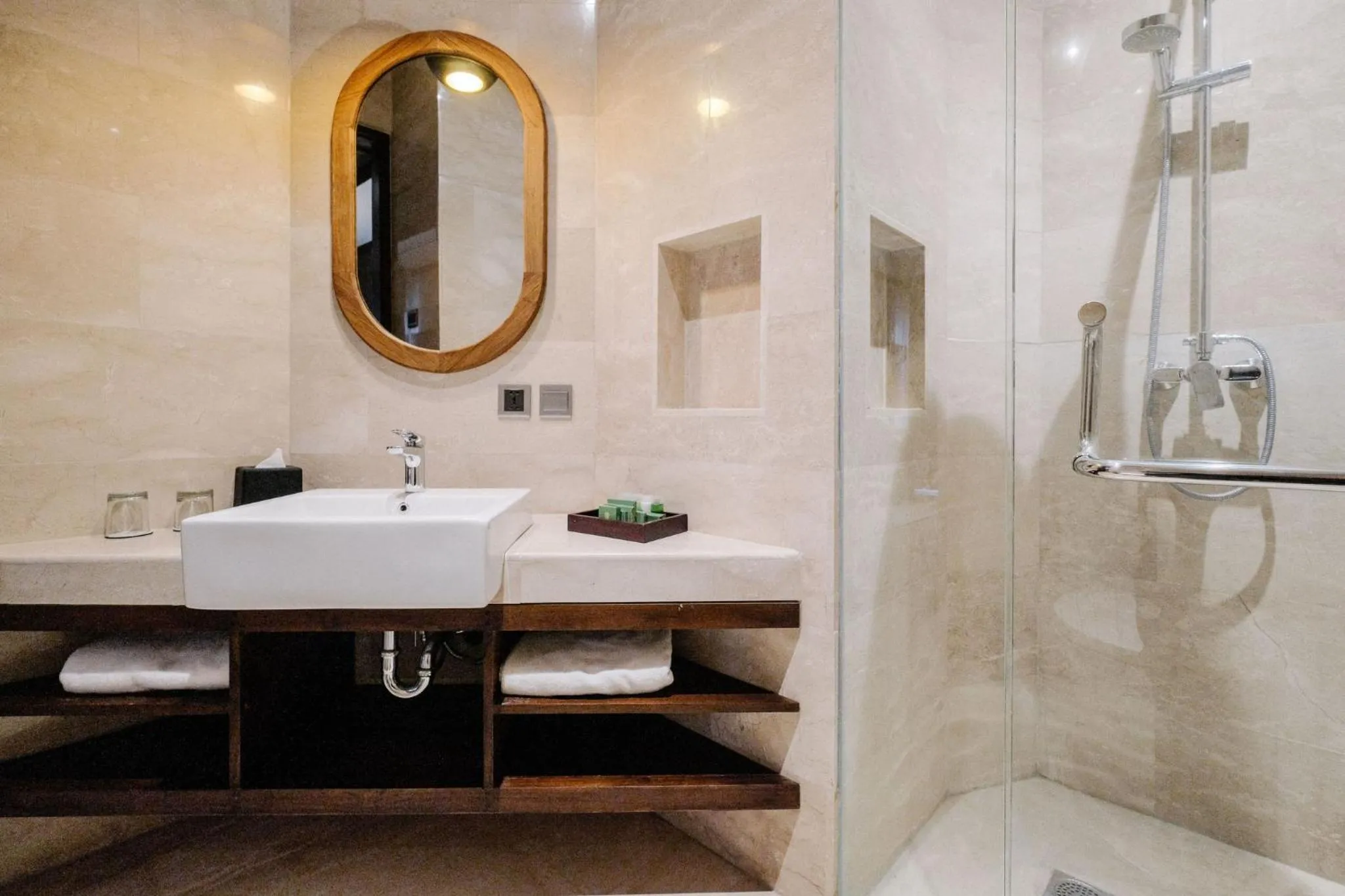 Bathroom in djabu Seminyak Hotel