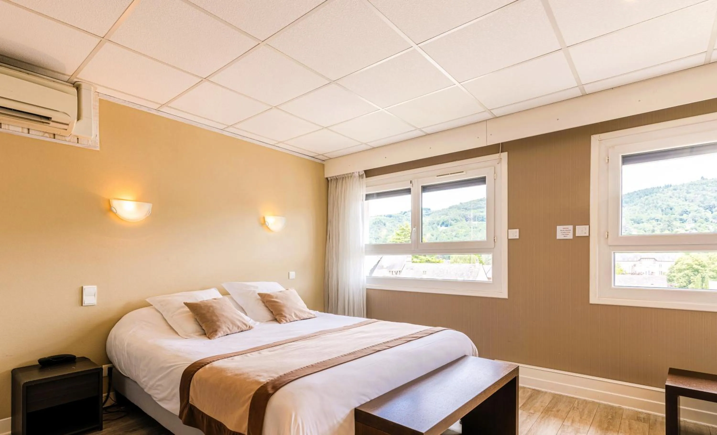 Bedroom, Bed in Le Sablier du Temps