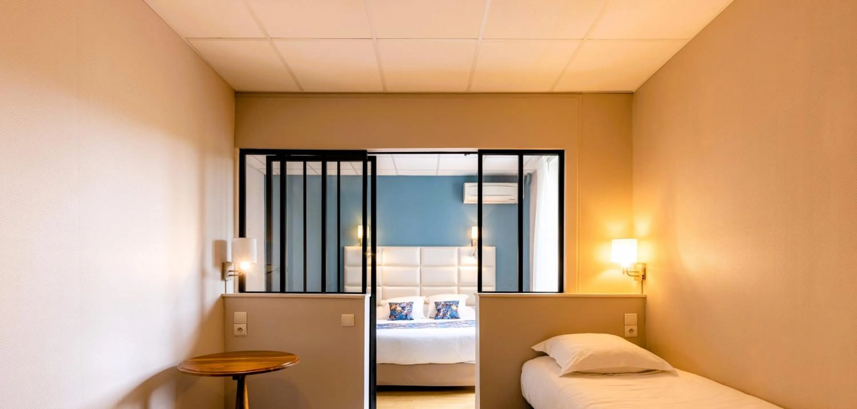 Photo of the whole room, Bed in Le Sablier du Temps