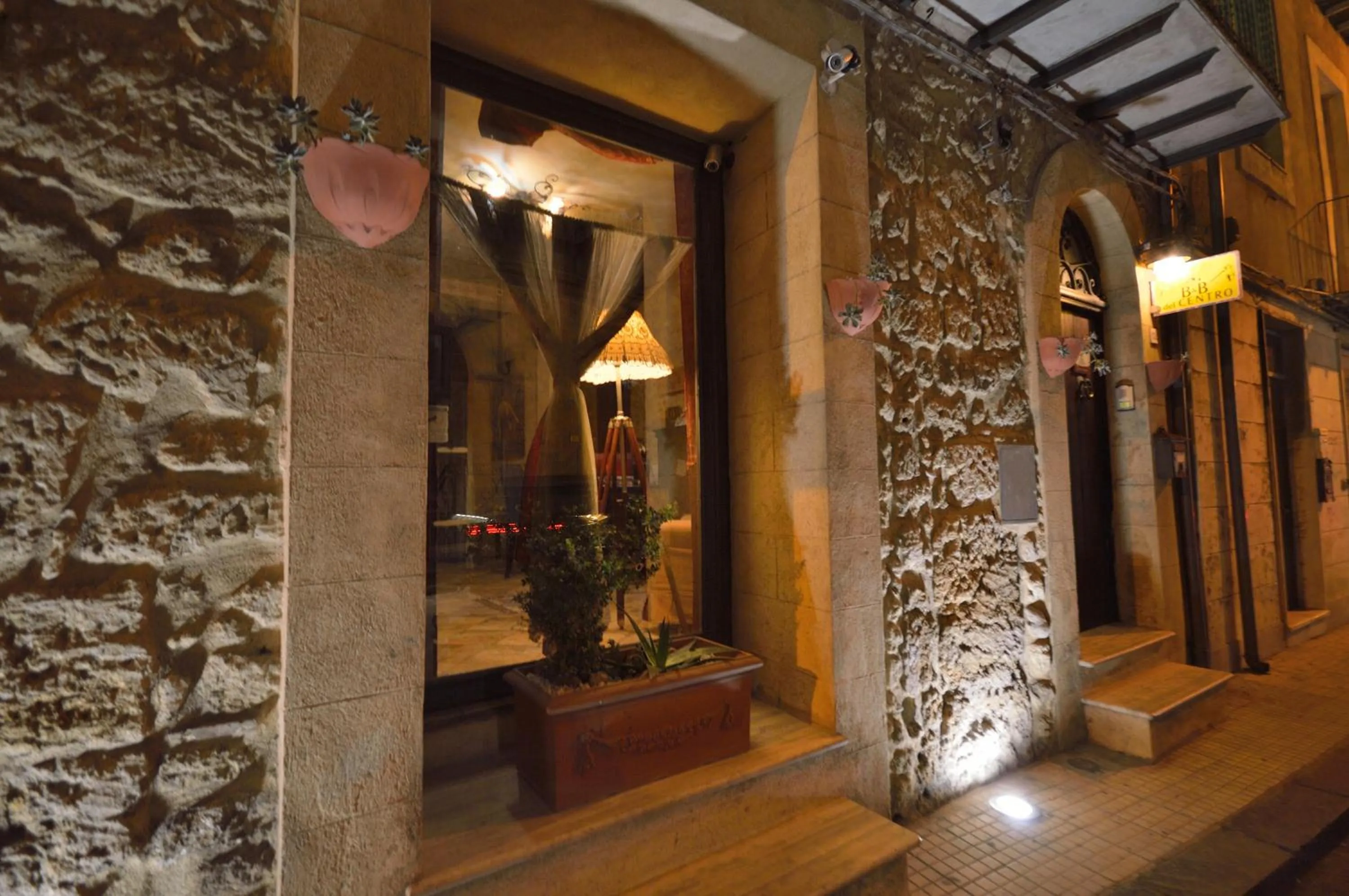 Facade/entrance in Del Centro