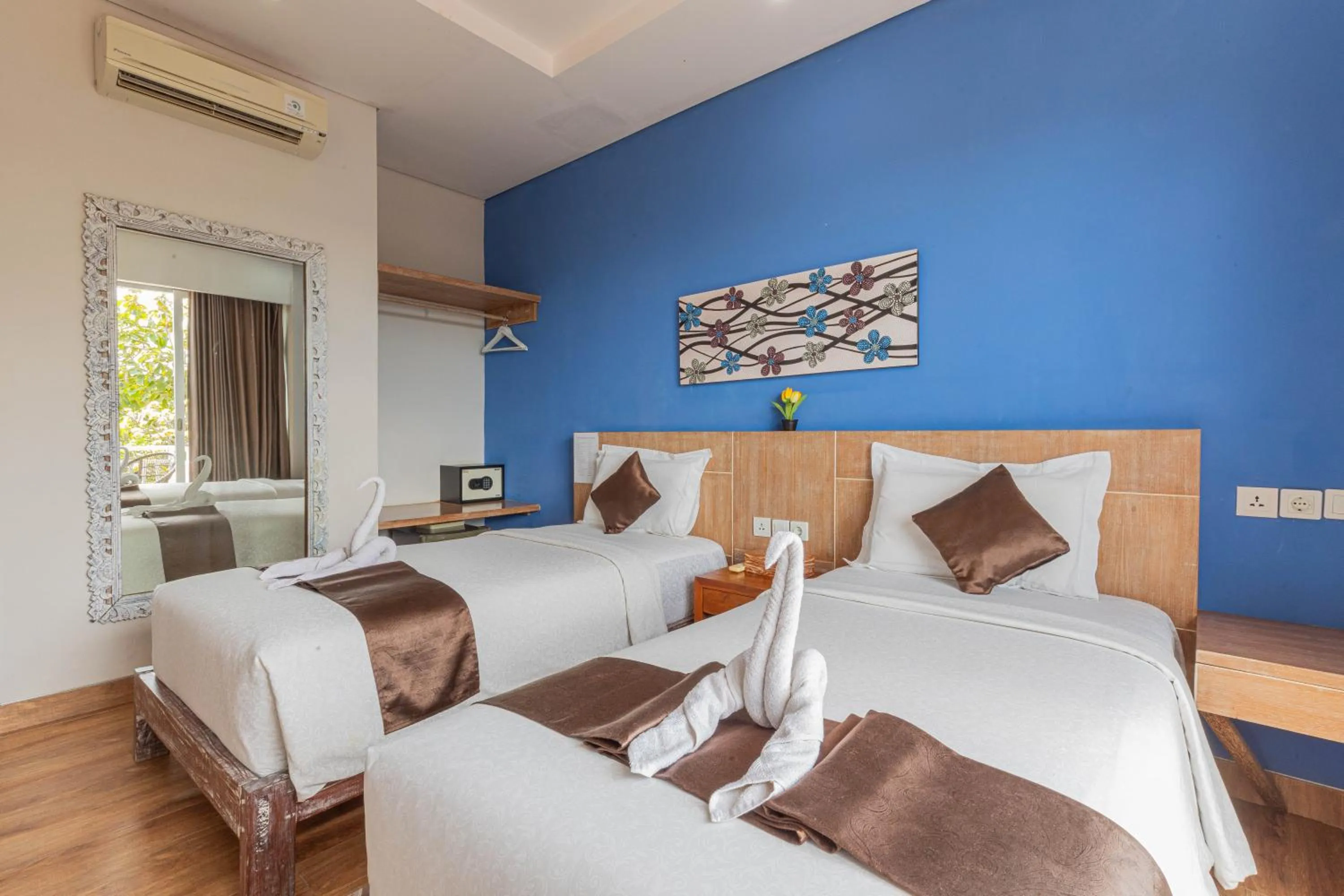 Bed in The Tanis Beach Resort Nusa Lembongan