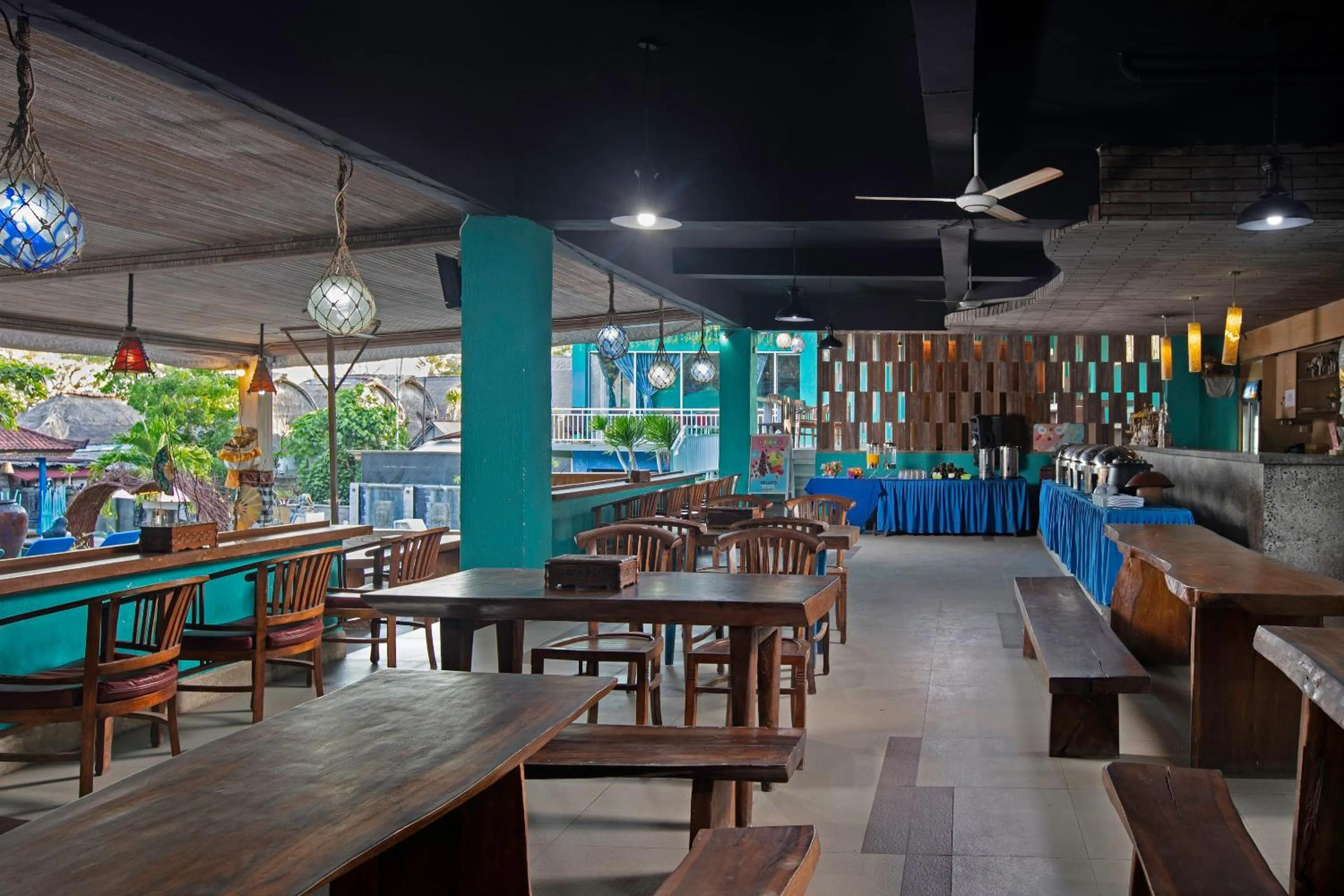 Restaurant/places to eat in The Tanis Beach Resort Nusa Lembongan