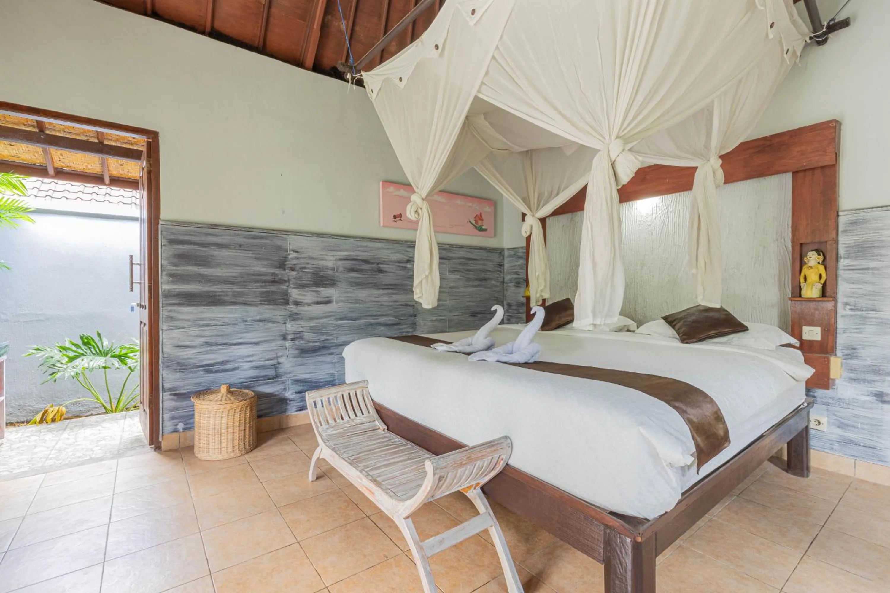 Bed in The Tanis Beach Resort Nusa Lembongan