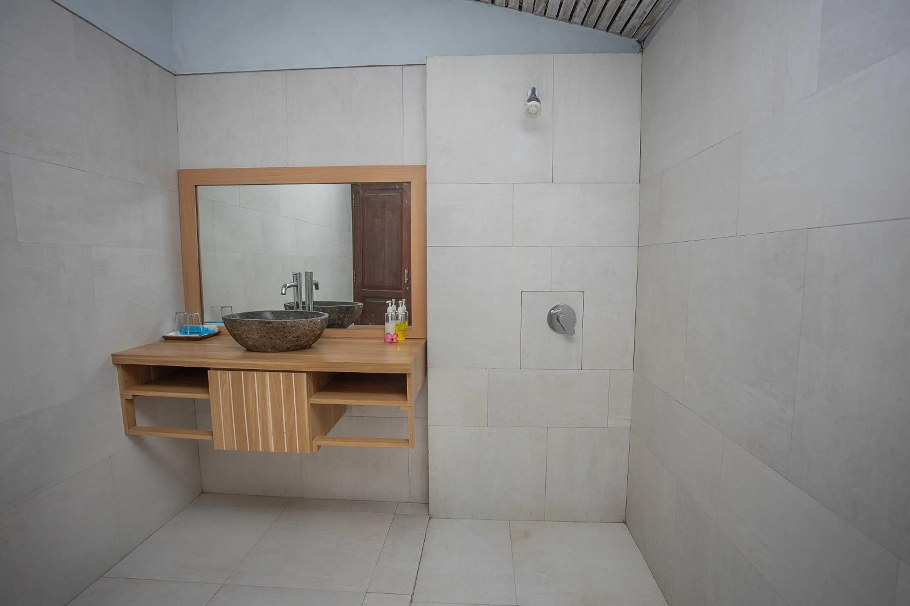 The Tanis Beach Resort Nusa Lembongan