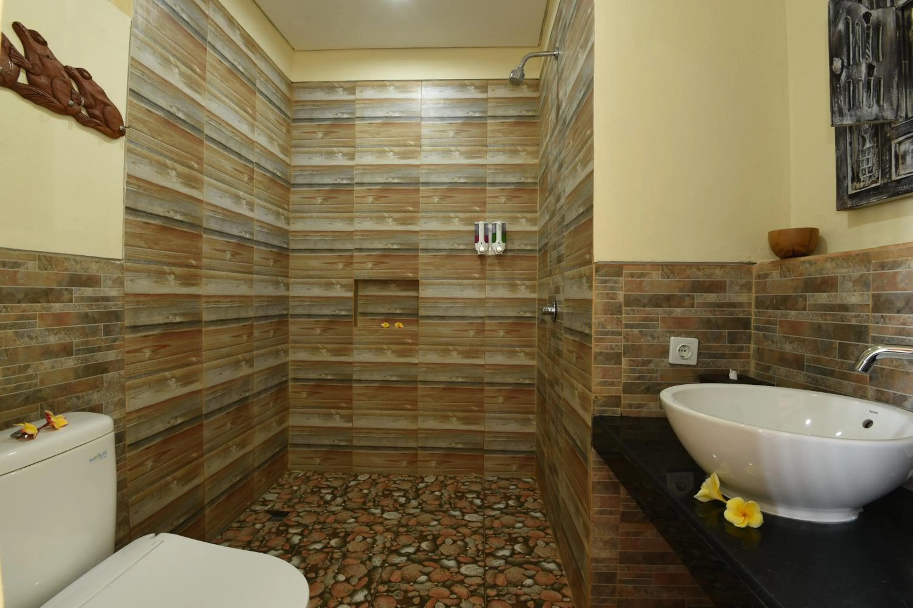 Bathroom in The Tanis Beach Resort Nusa Lembongan