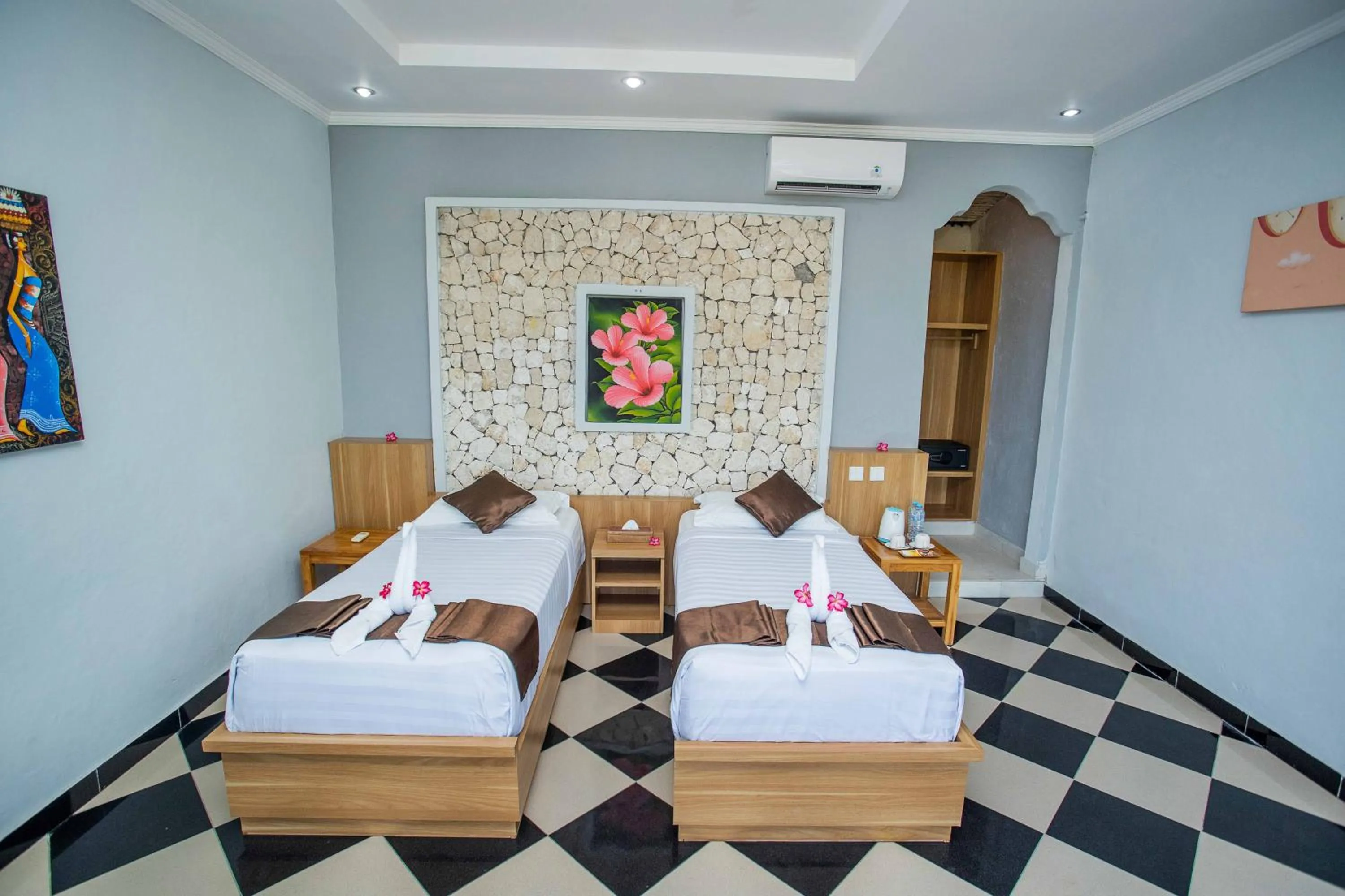 Bed in The Tanis Beach Resort Nusa Lembongan