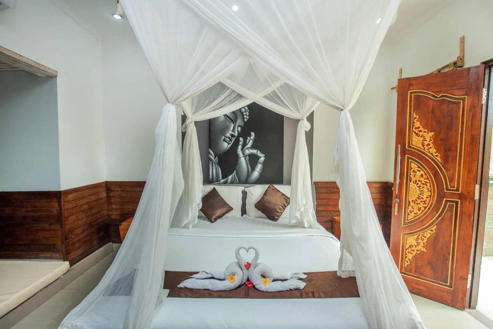 Bed in The Tanis Beach Resort Nusa Lembongan