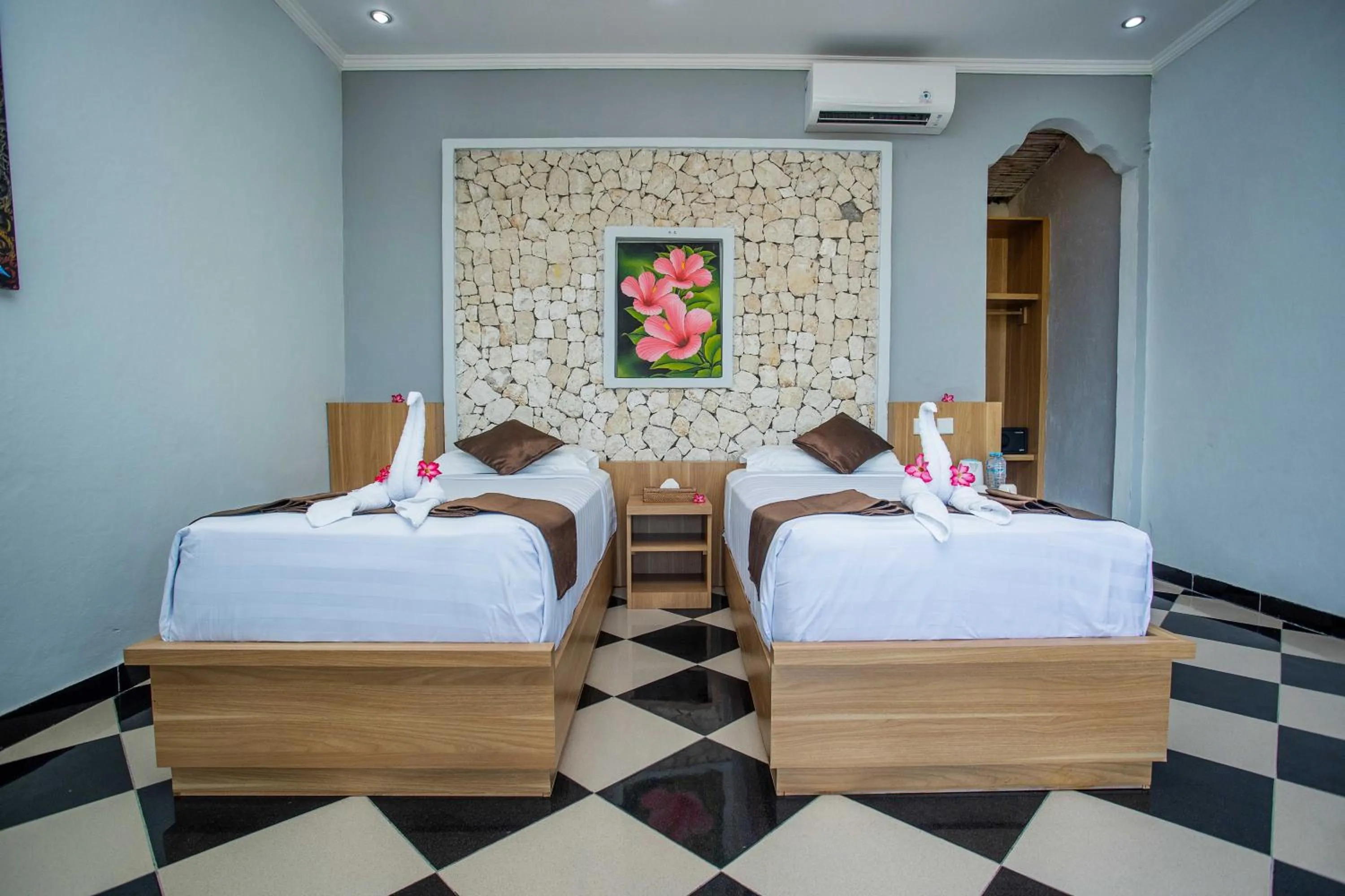 Bed in The Tanis Beach Resort Nusa Lembongan