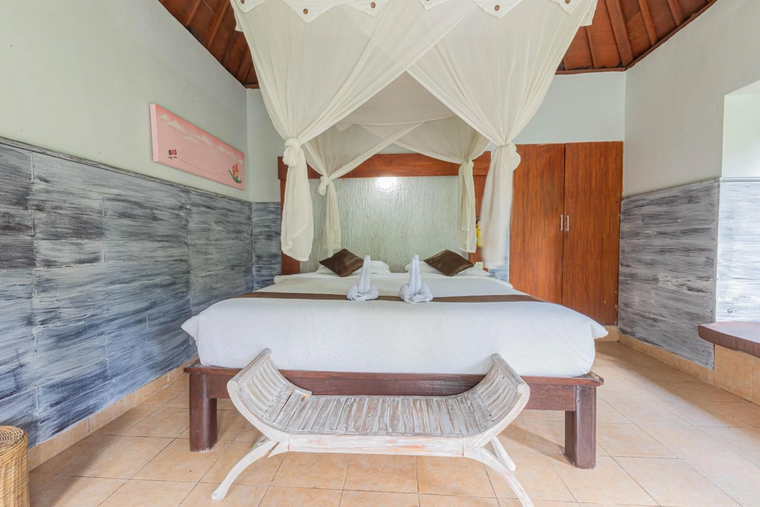 Bed in The Tanis Beach Resort Nusa Lembongan