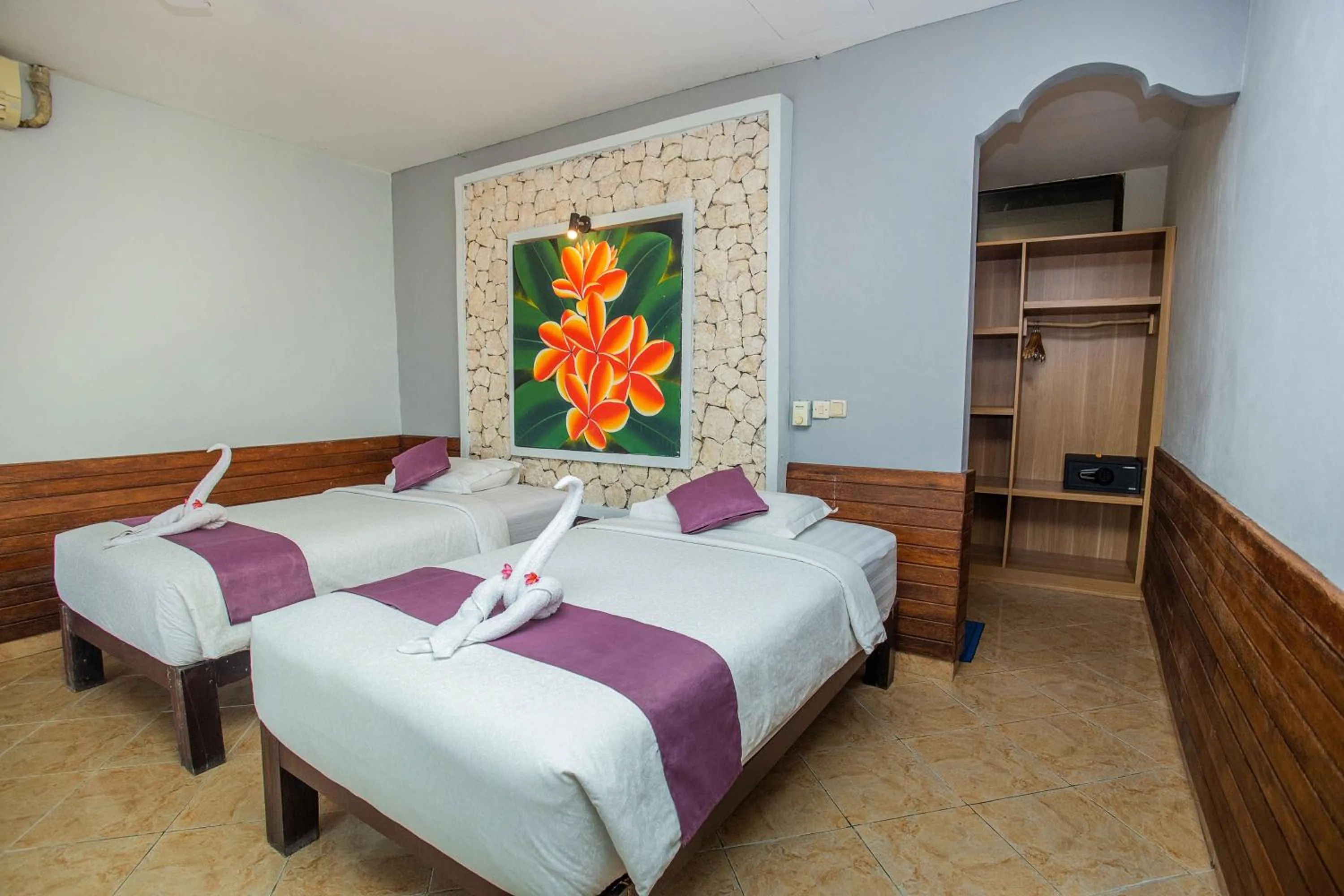 Bed in The Tanis Beach Resort Nusa Lembongan