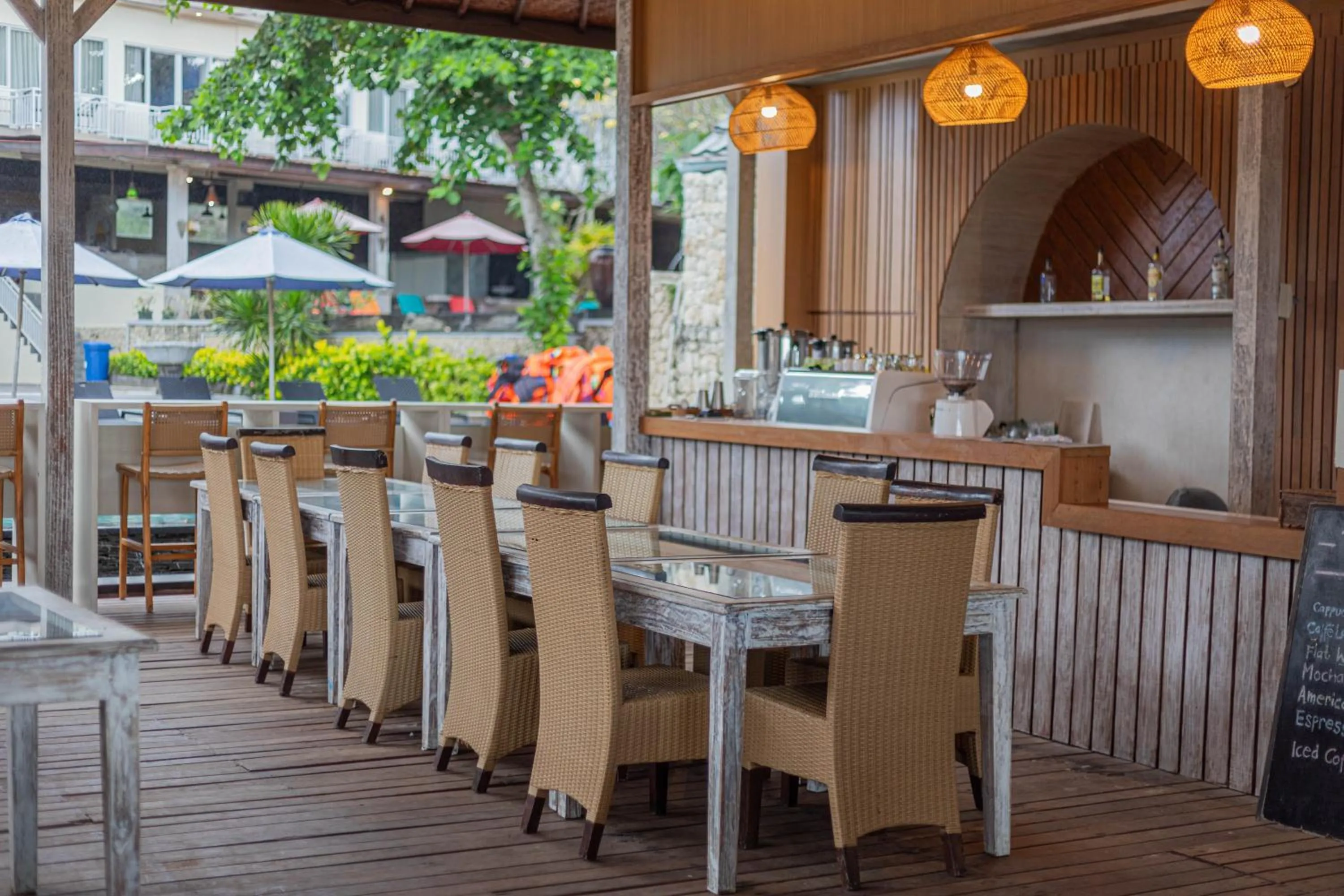 Restaurant/places to eat in The Tanis Beach Resort Nusa Lembongan