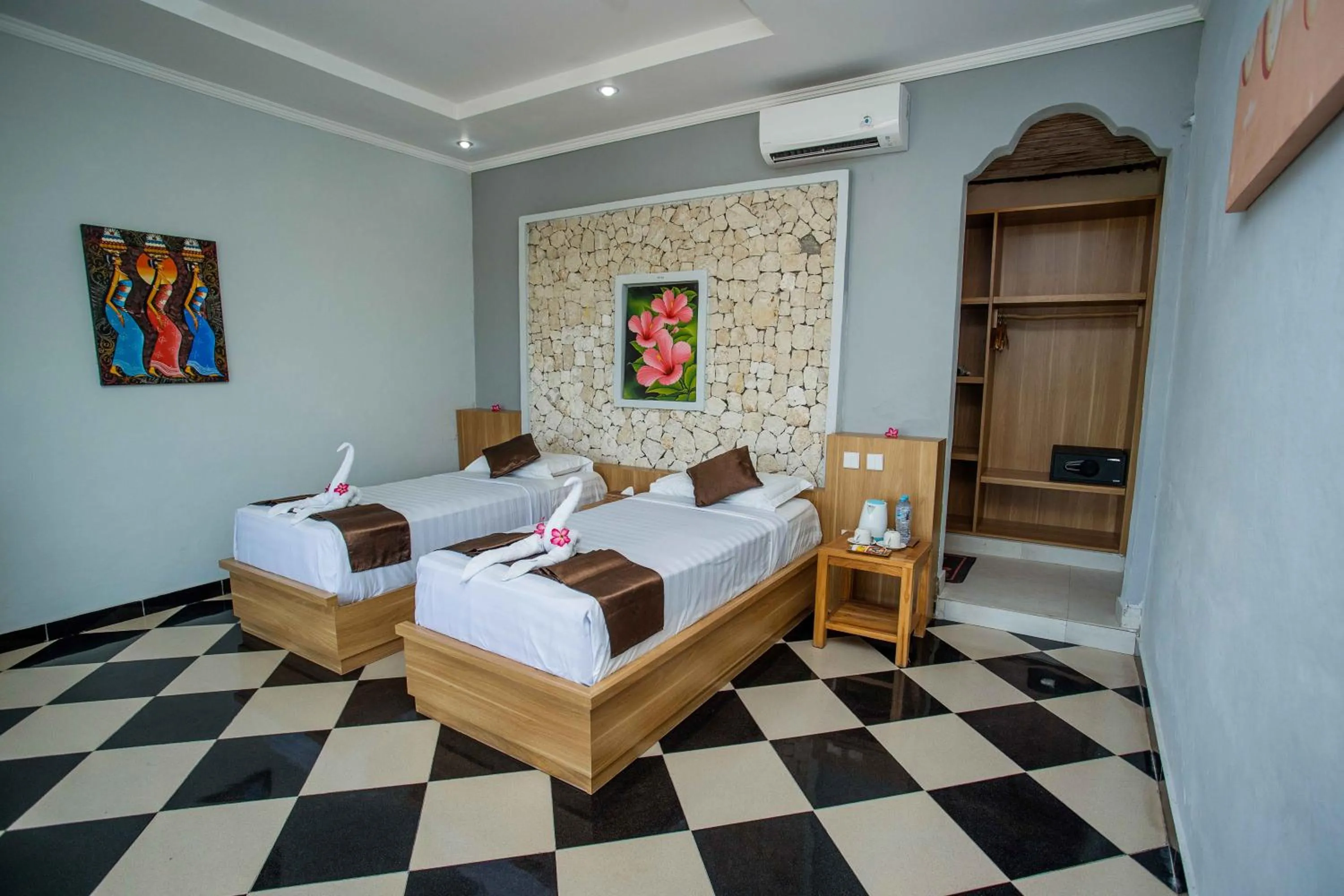 Bed in The Tanis Beach Resort Nusa Lembongan